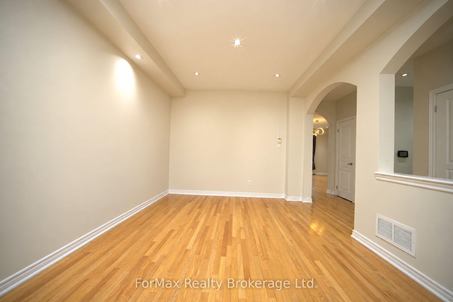 Photo 9 of 118 Naperton Drive, Brampton, Sandringham-Wellington — HOMEH