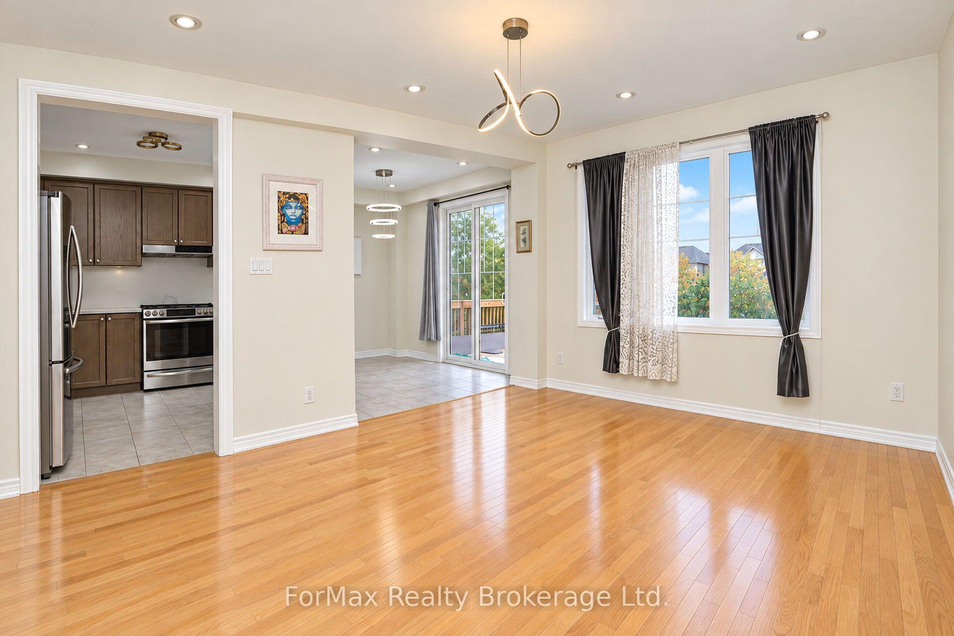 Photo 12 of 118 Naperton Drive, Brampton, Sandringham-Wellington — HOMEH
