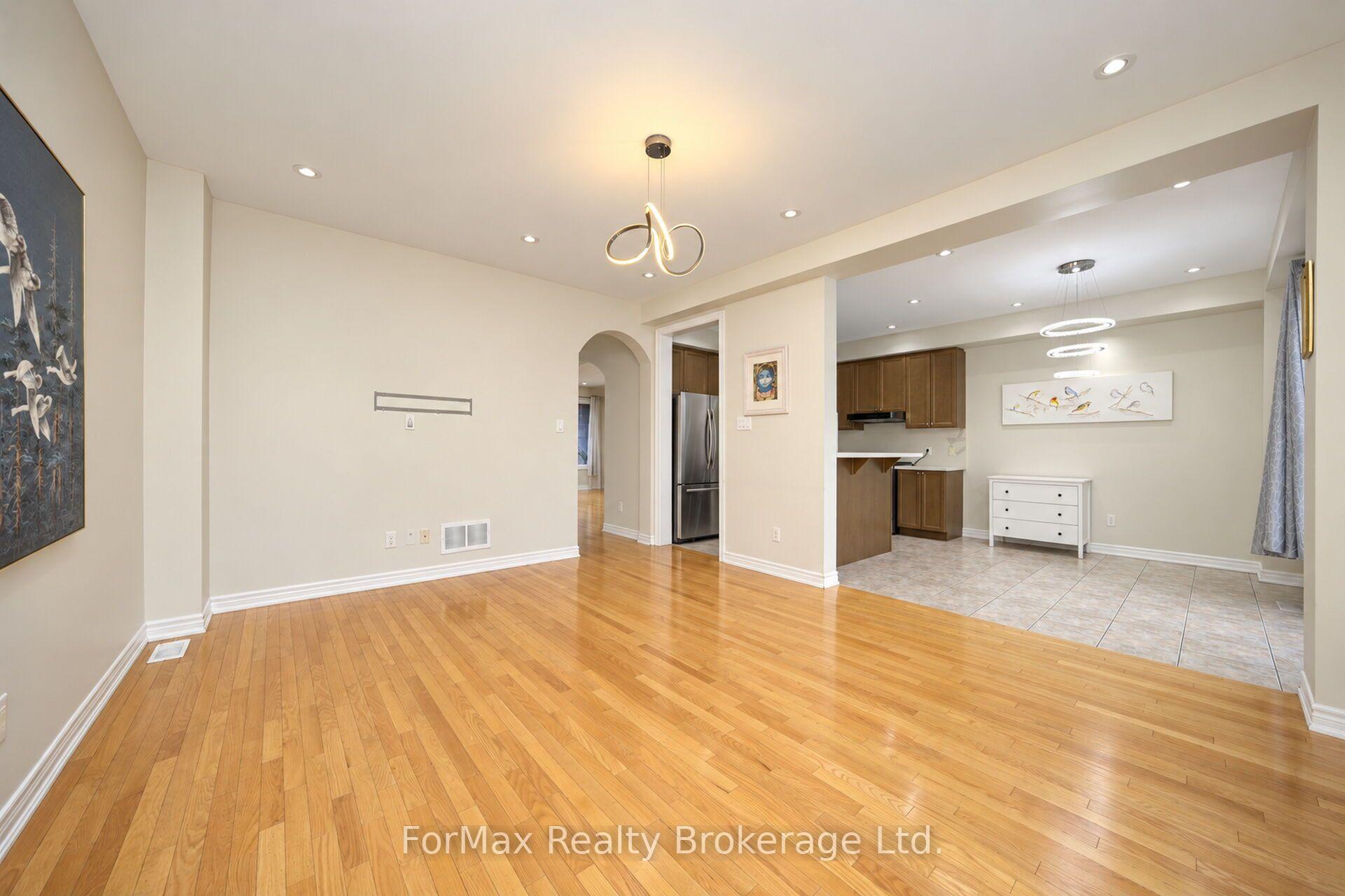 Photo 14 of 118 Naperton Drive, Brampton, Sandringham-Wellington — HOMEH