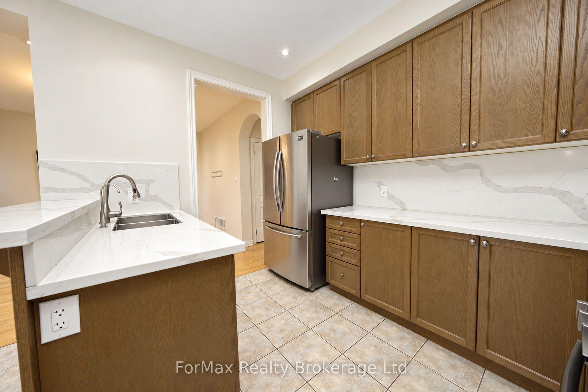 Photo 18 of 118 Naperton Drive, Brampton, Sandringham-Wellington — HOMEH