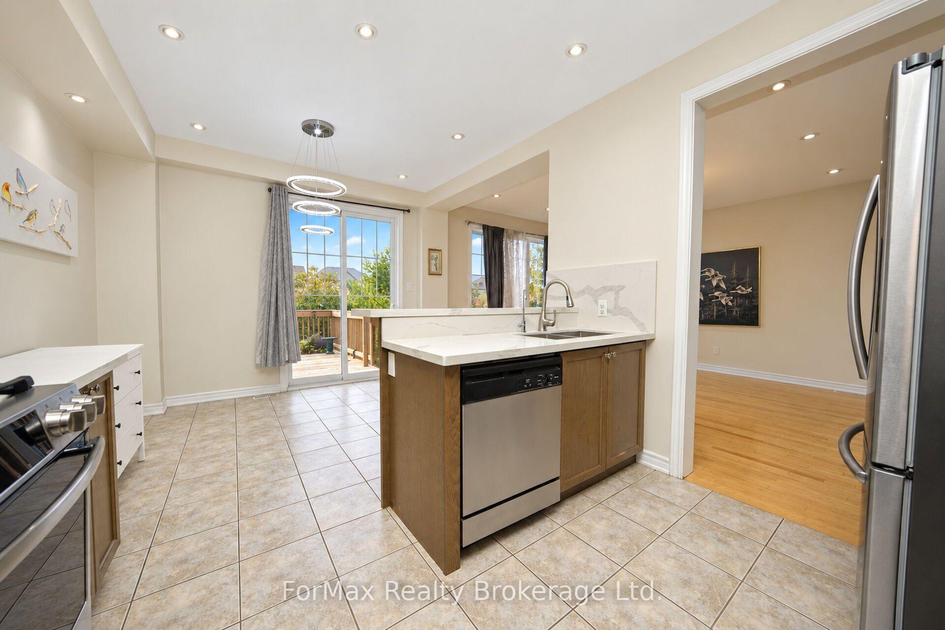Photo 19 of 118 Naperton Drive, Brampton, Sandringham-Wellington — HOMEH