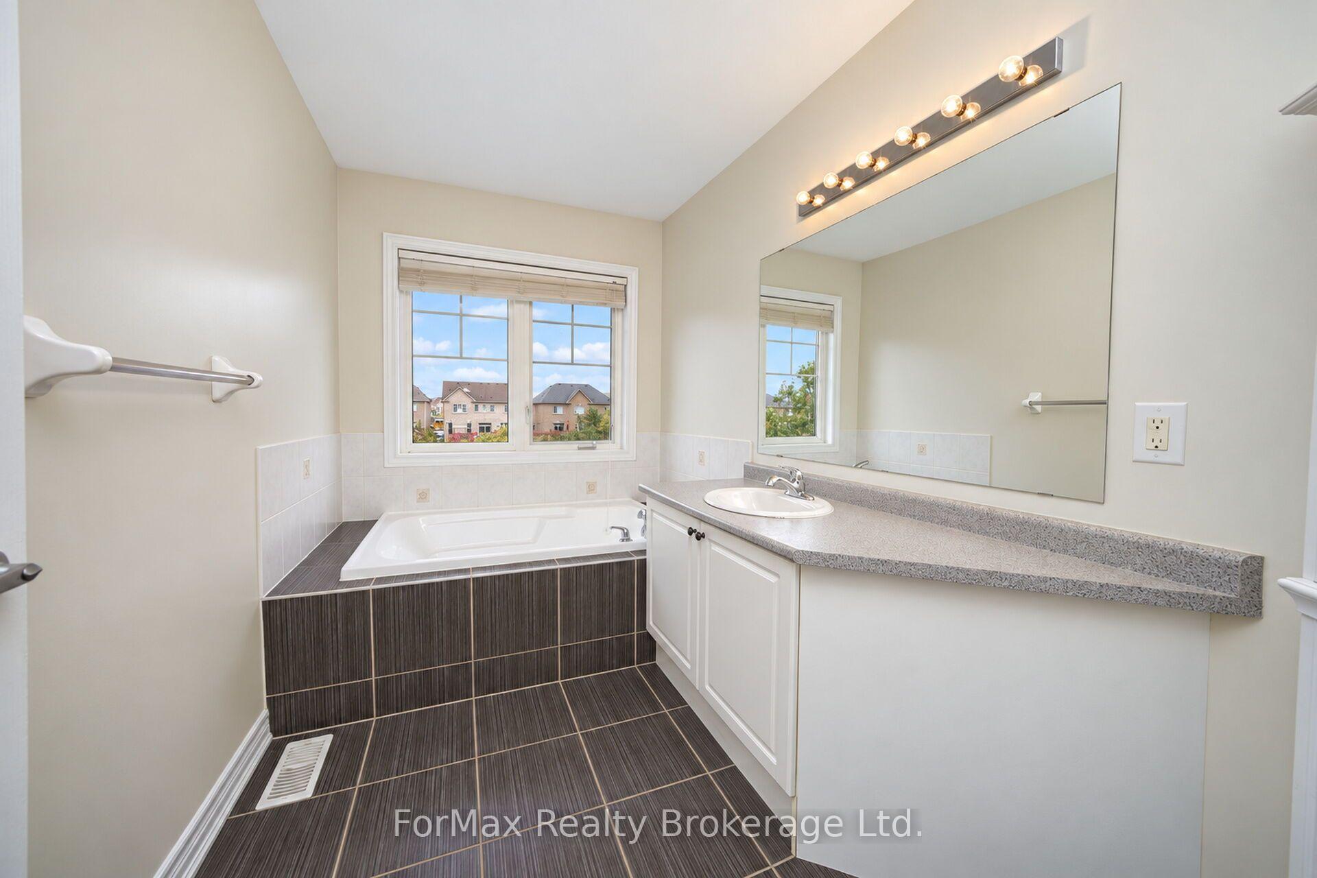 Photo 26 of 118 Naperton Drive, Brampton, Sandringham-Wellington — HOMEH