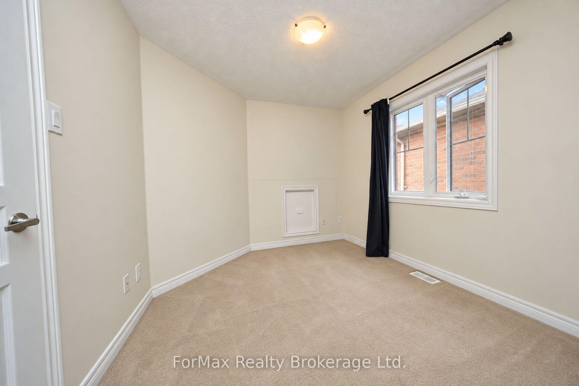 Photo 32 of 118 Naperton Drive, Brampton, Sandringham-Wellington — HOMEH