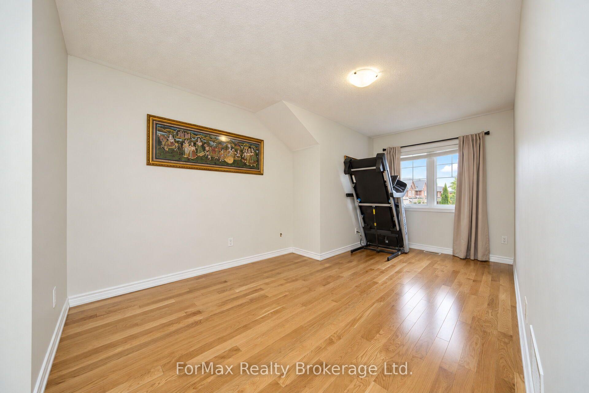 Photo 34 of 118 Naperton Drive, Brampton, Sandringham-Wellington — HOMEH