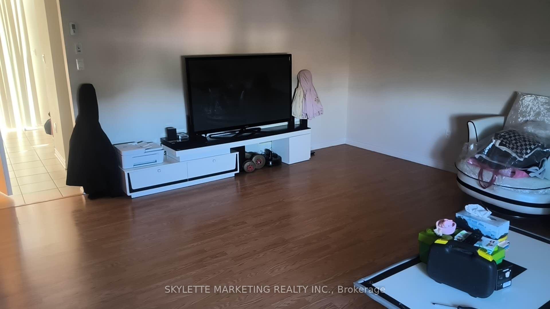 Photo 3 of 323 Aldergrove Drive, Markham, Milliken Mills East — HOMEH