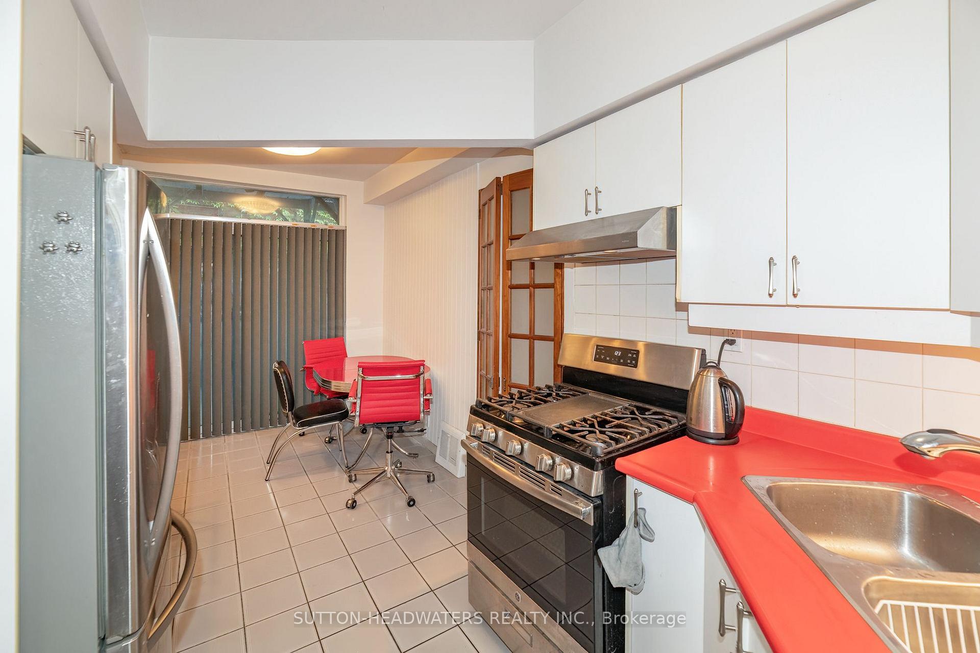 Photo 15 of 106 Barton Avenue, Toronto, The Annex — HOMEH