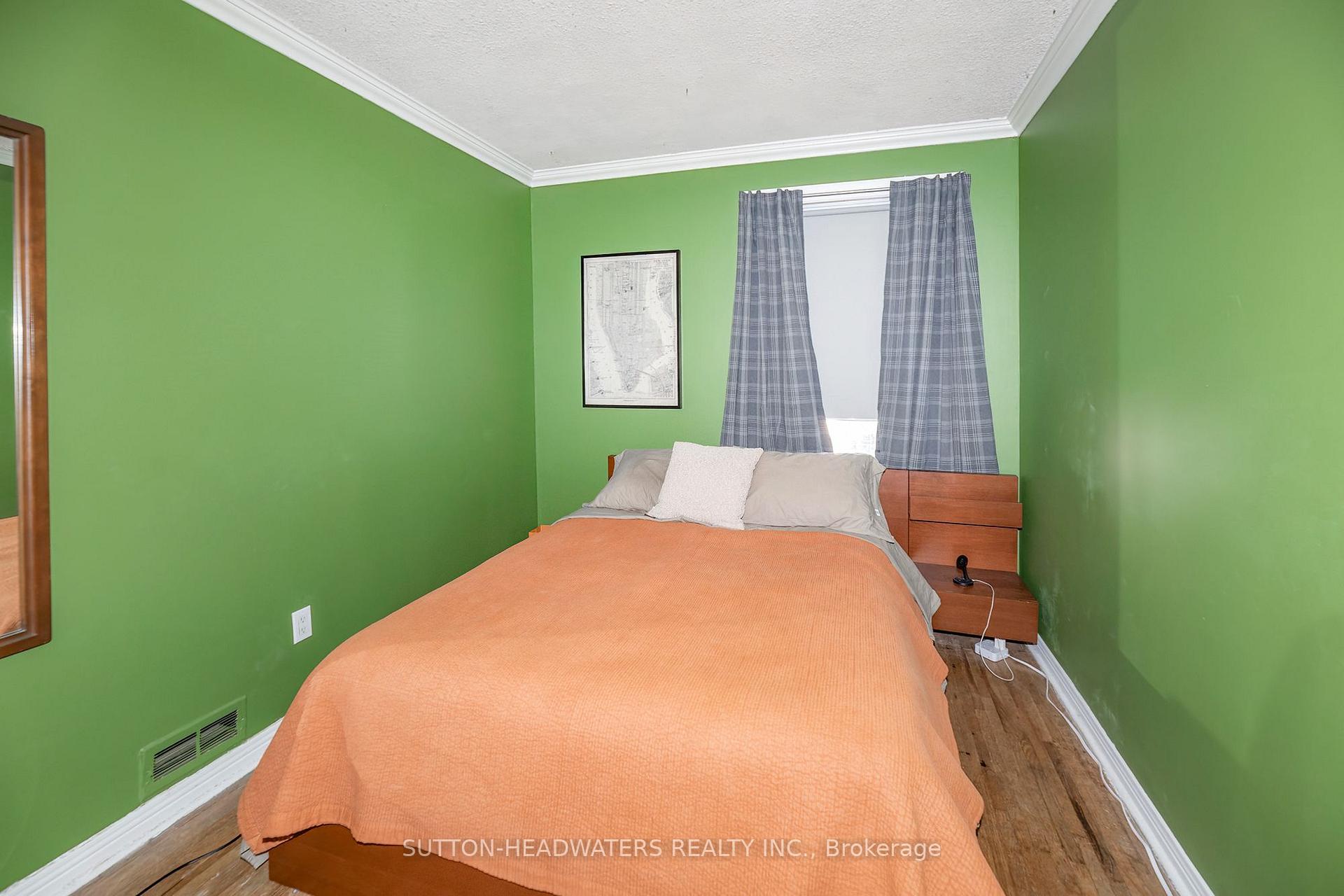 Photo 32 of 106 Barton Avenue, Toronto, The Annex — HOMEH