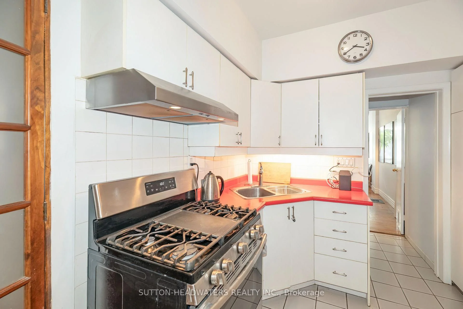 Photo 21 of 106 Barton Avenue, Toronto, The Annex — HOMEH