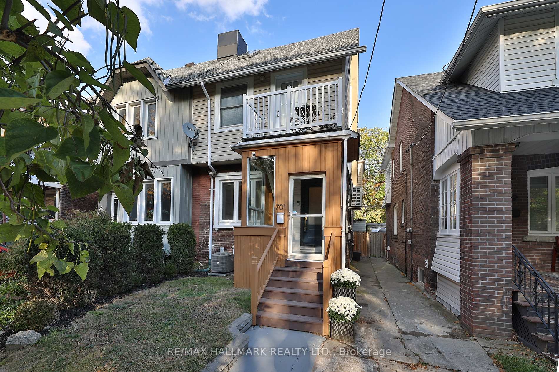 Front of 701 Greenwood Avenue