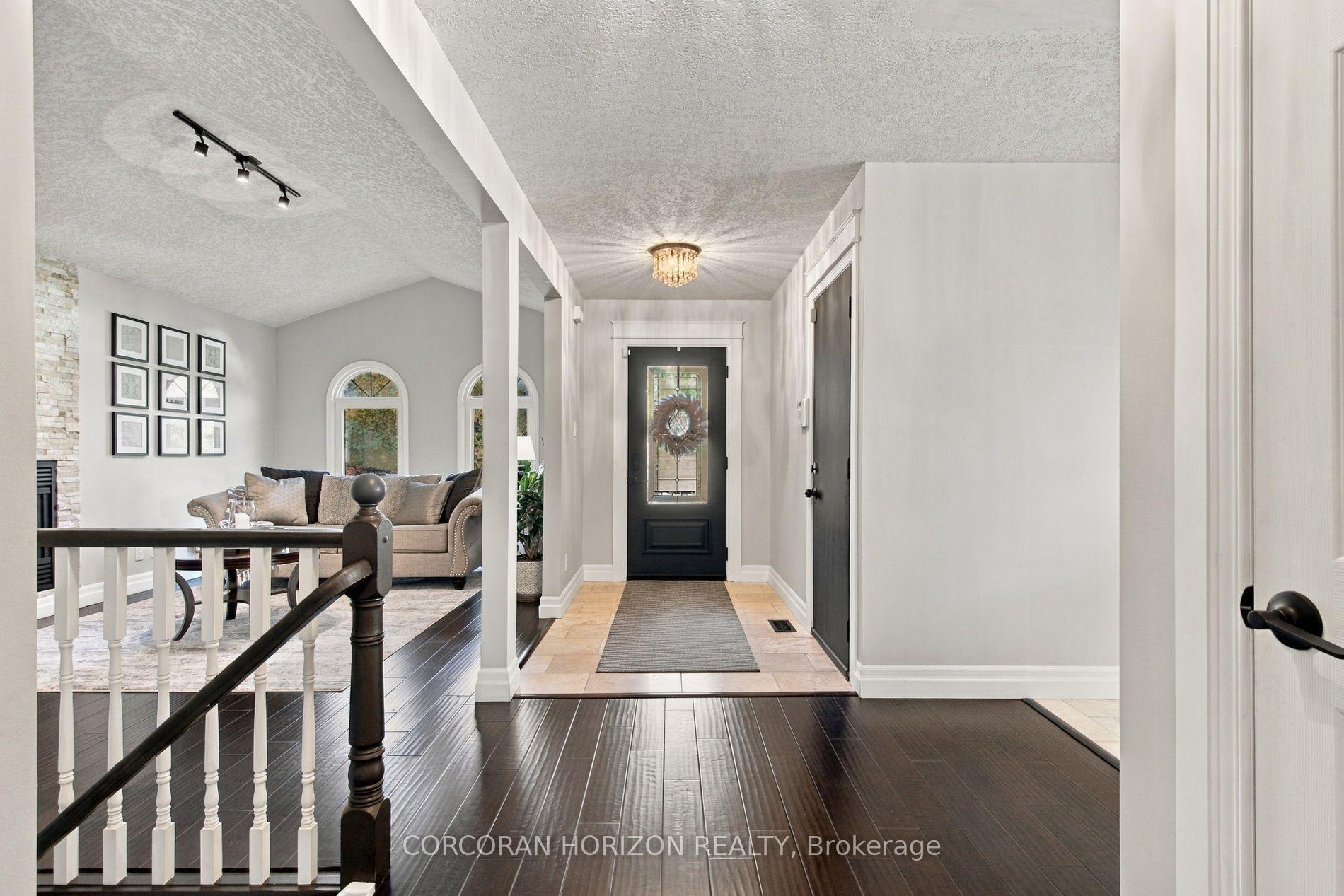 Photo 4 of 27 Costain Court, Kitchener, Forest Heights — HOMEH