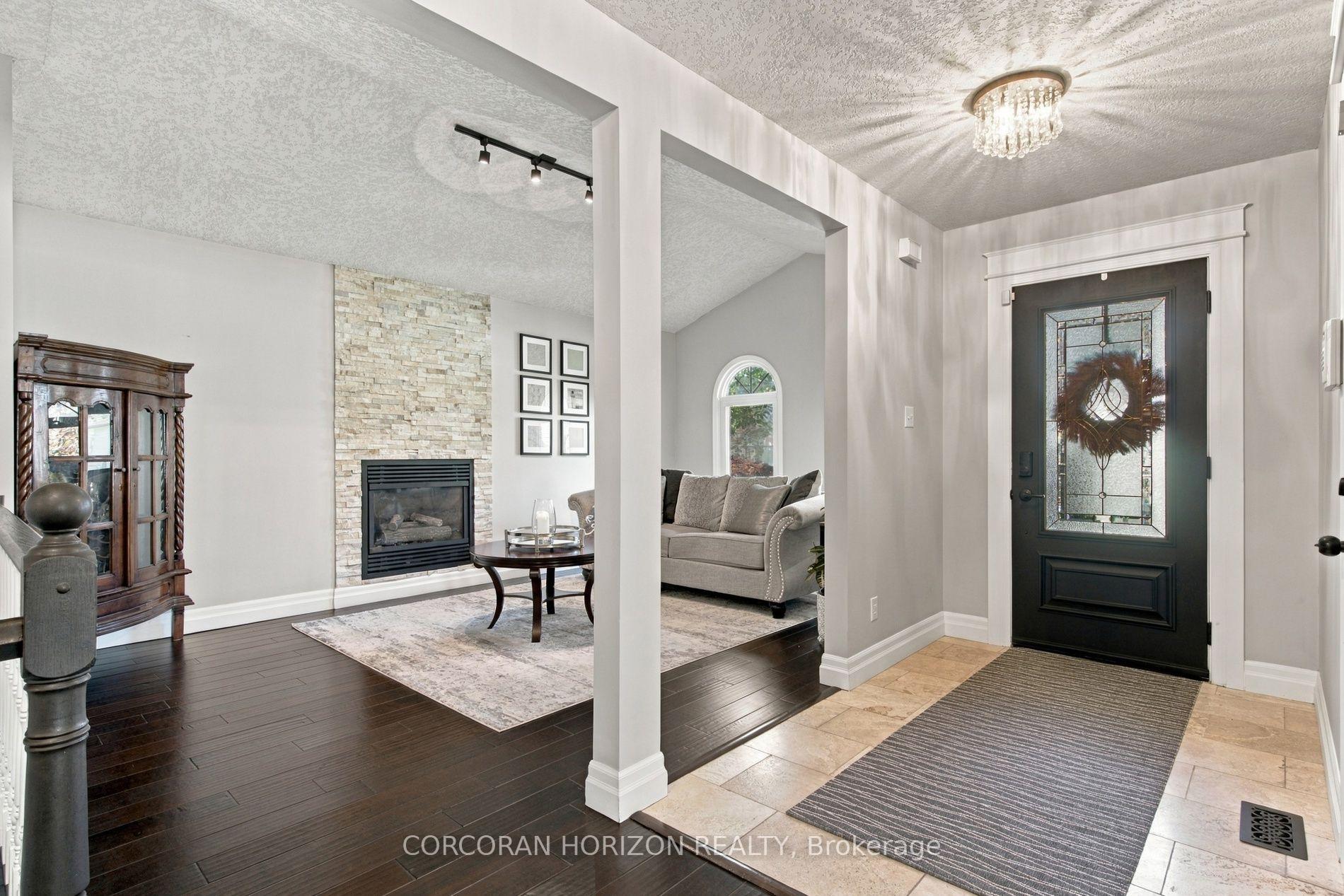 Photo 5 of 27 Costain Court, Kitchener, Forest Heights — HOMEH