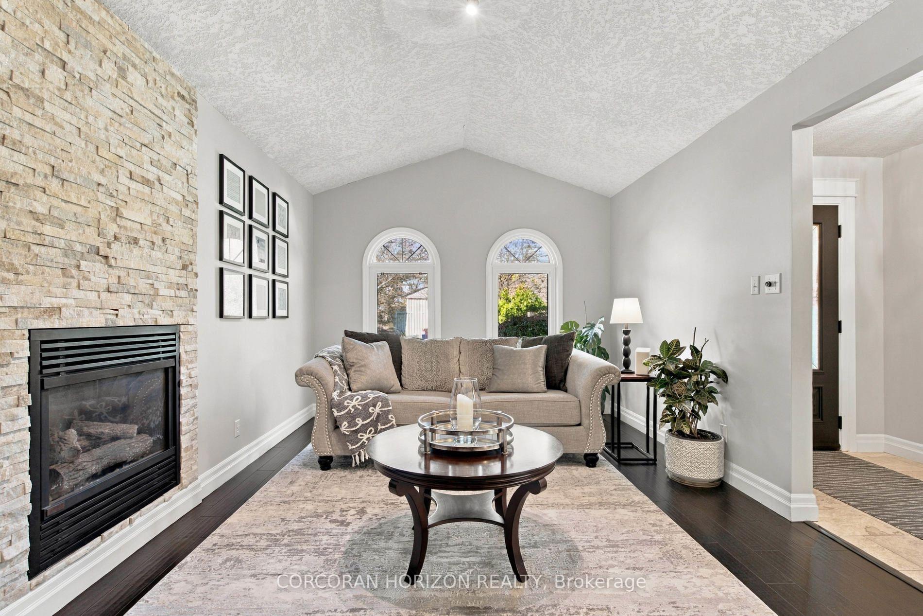 Photo 6 of 27 Costain Court, Kitchener, Forest Heights — HOMEH