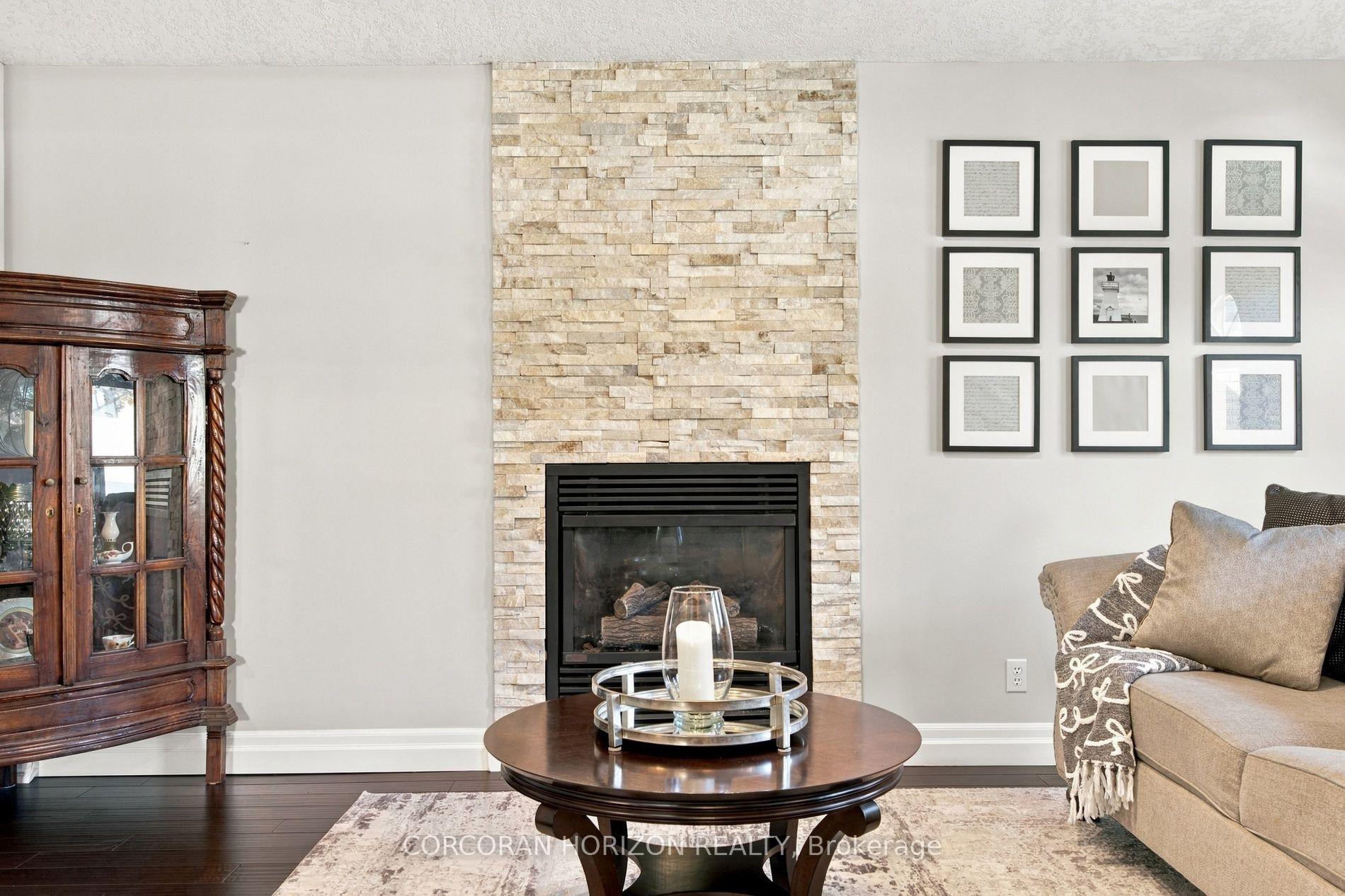 Photo 7 of 27 Costain Court, Kitchener, Forest Heights — HOMEH