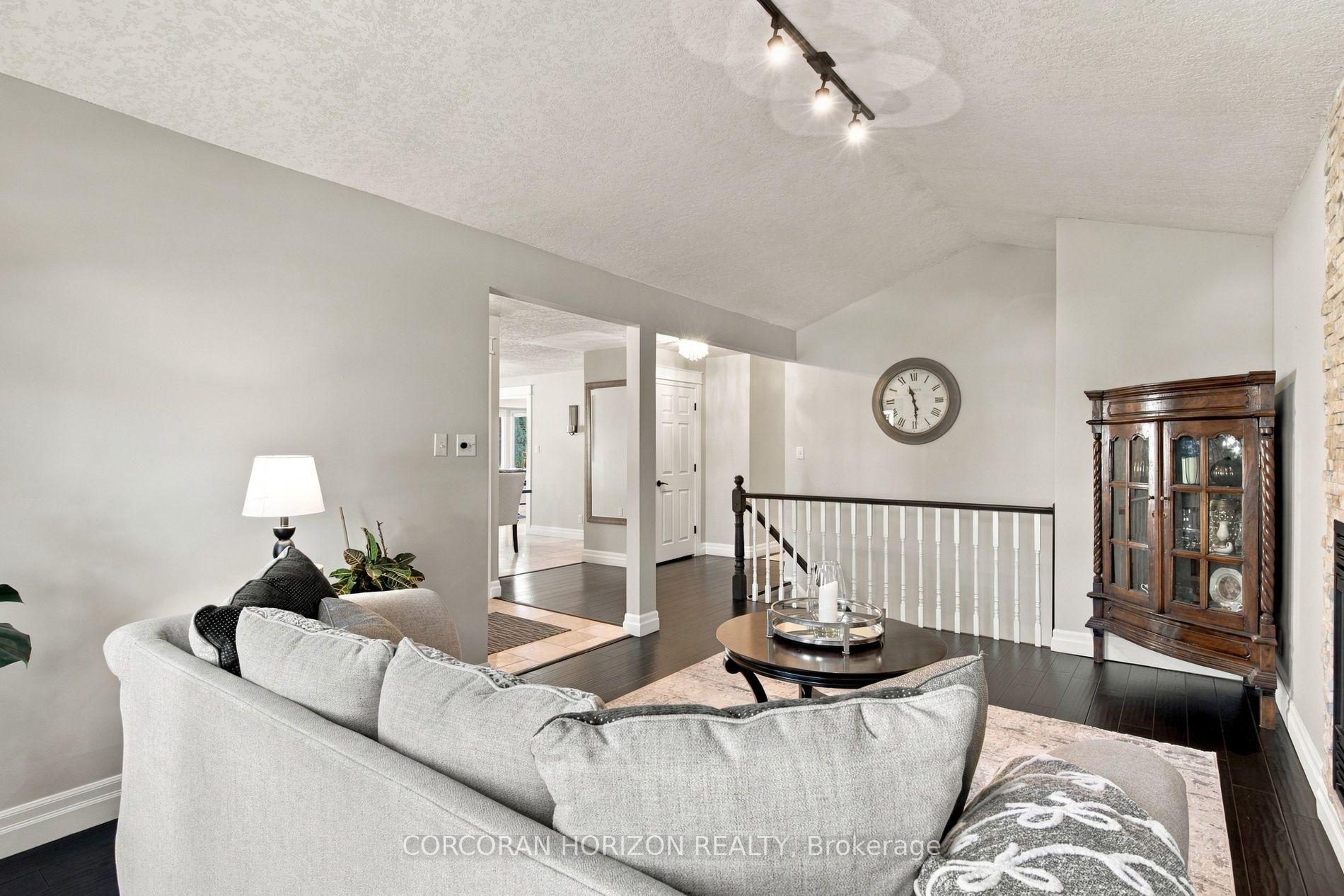 Photo 8 of 27 Costain Court, Kitchener, Forest Heights — HOMEH