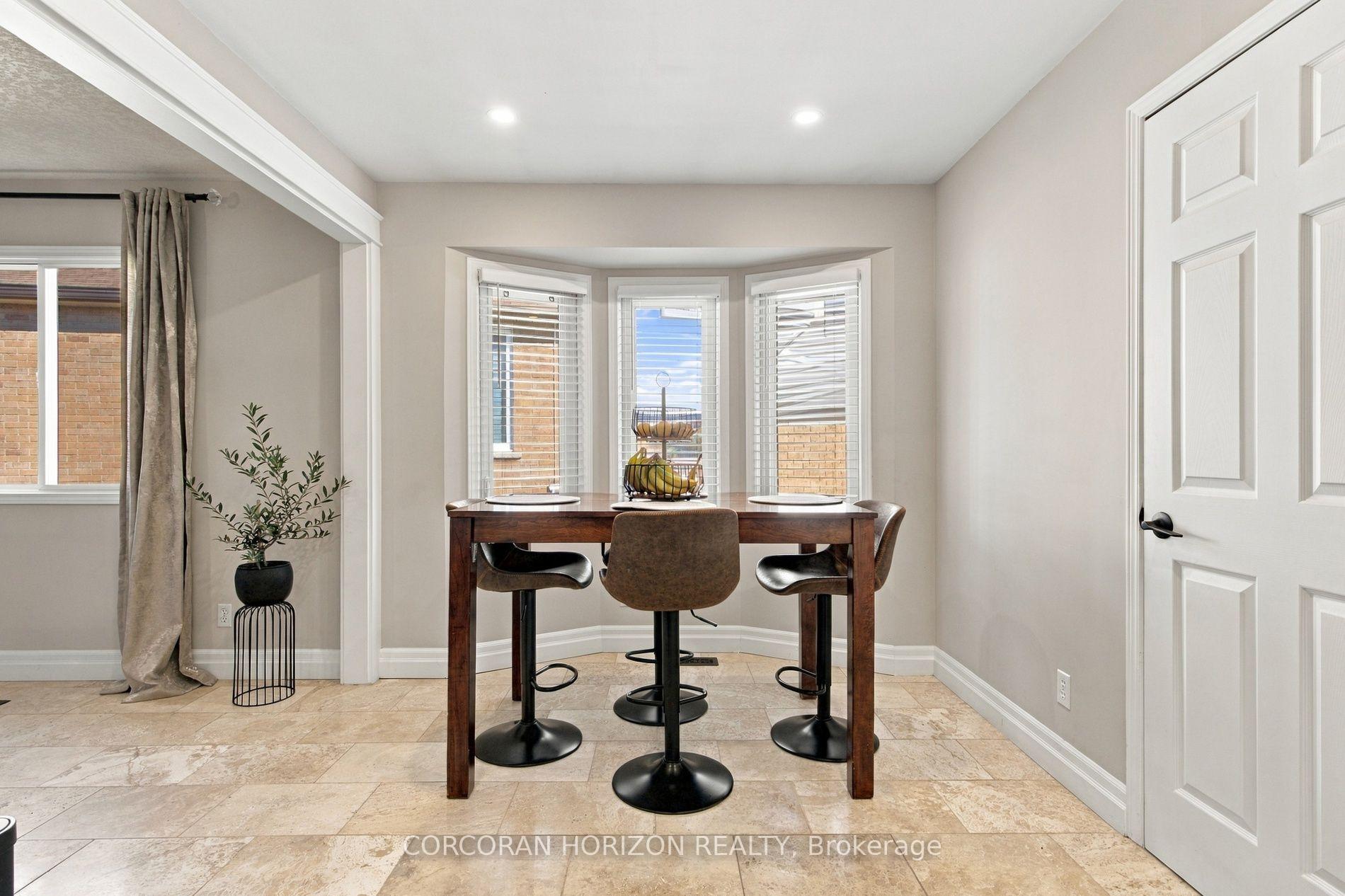 Photo 12 of 27 Costain Court, Kitchener, Forest Heights — HOMEH