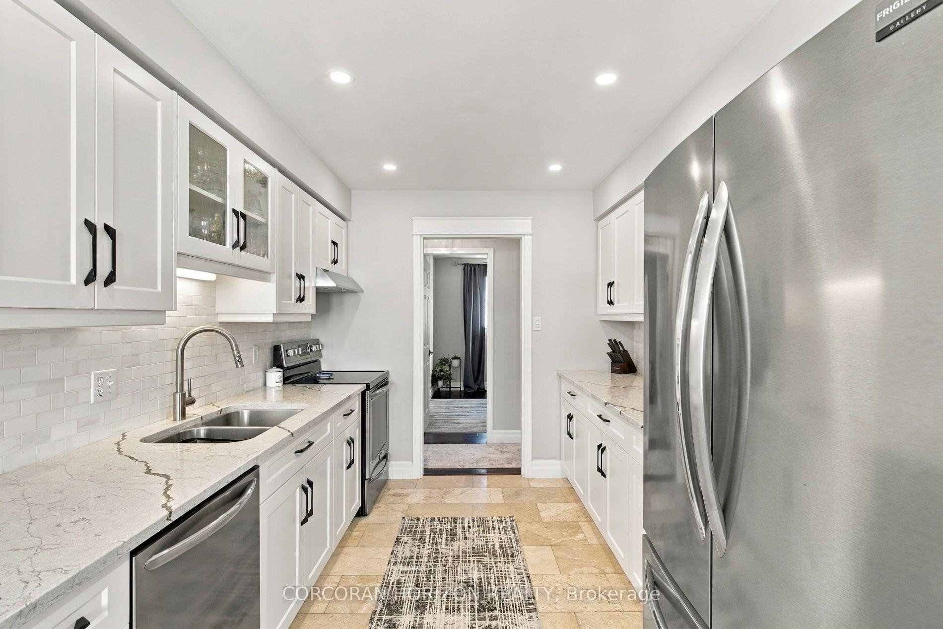Photo 14 of 27 Costain Court, Kitchener, Forest Heights — HOMEH