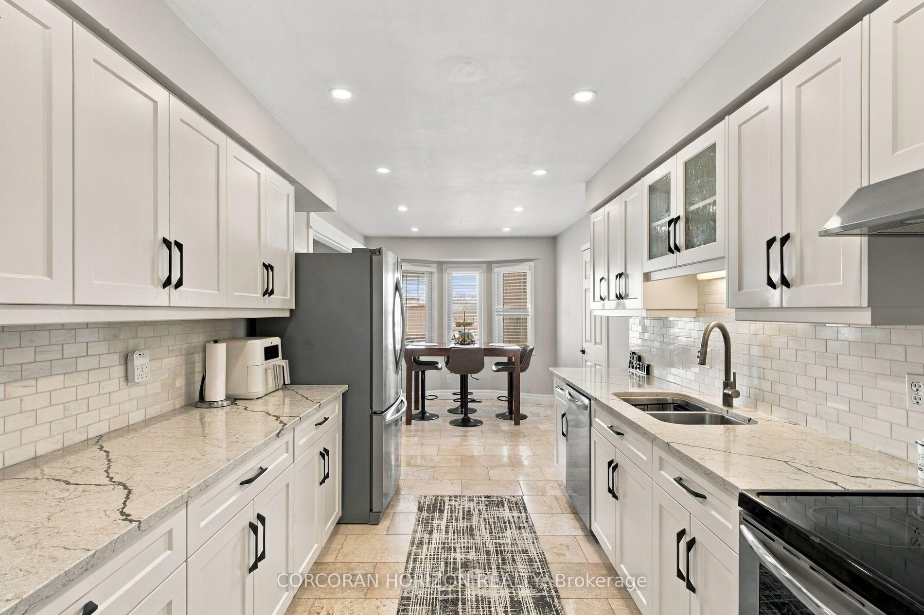 Photo 17 of 27 Costain Court, Kitchener, Forest Heights — HOMEH