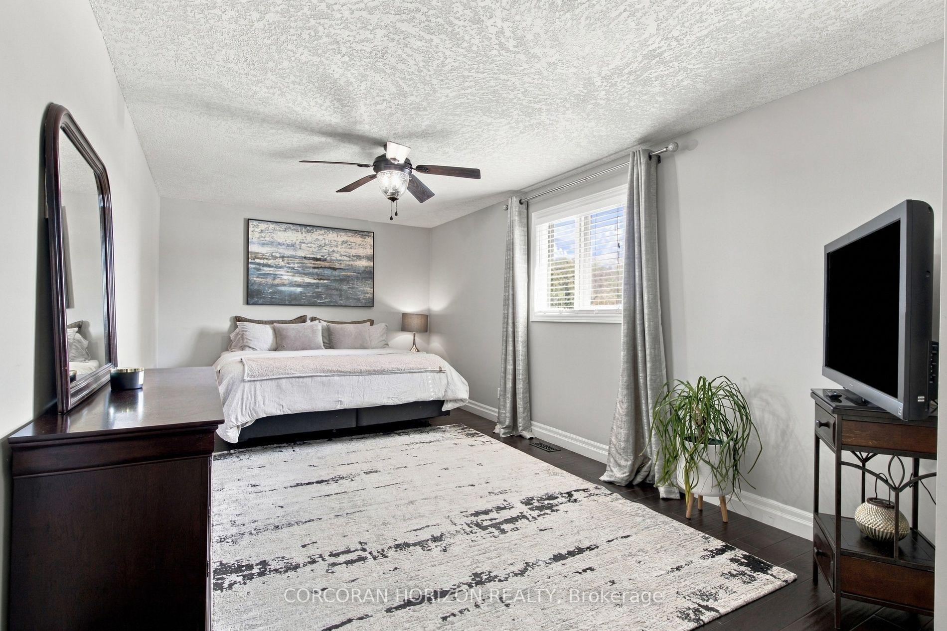 Photo 18 of 27 Costain Court, Kitchener, Forest Heights — HOMEH