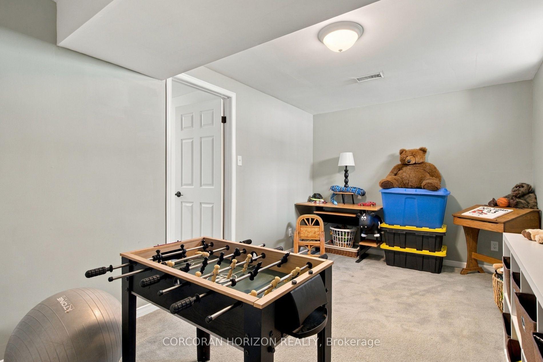 Photo 35 of 27 Costain Court, Kitchener, Forest Heights — HOMEH
