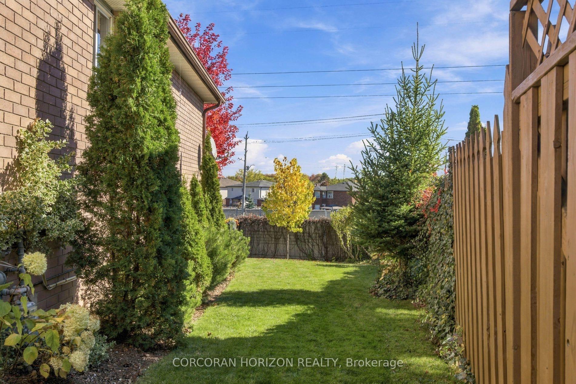 Photo 39 of 27 Costain Court, Kitchener, Forest Heights — HOMEH
