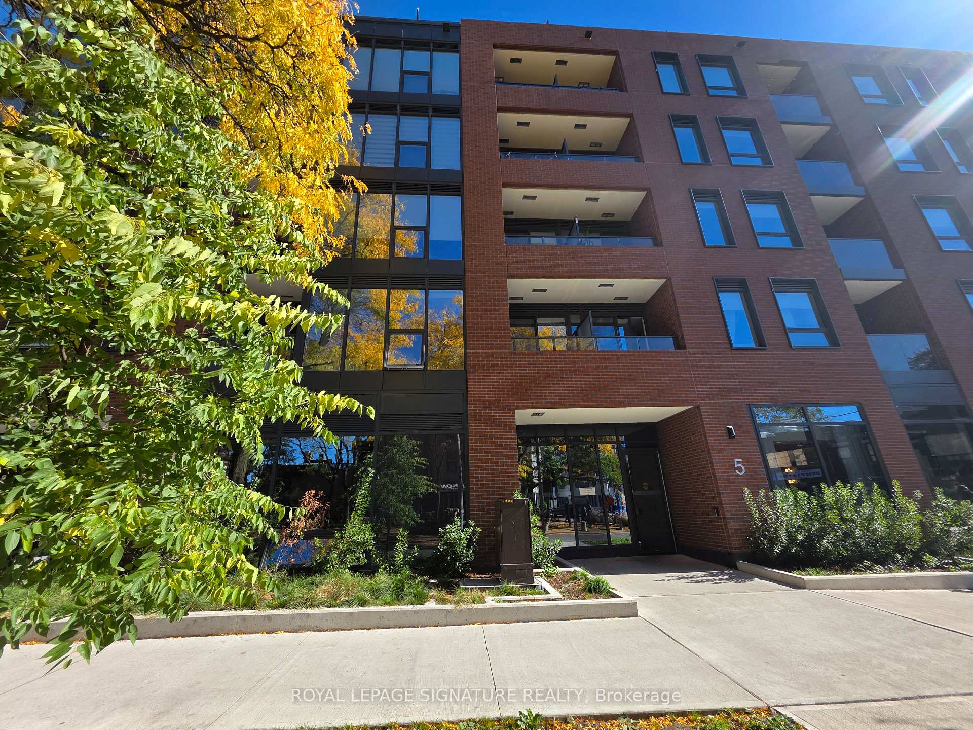 Front of Unit 505, 5 Lakeview Avenue