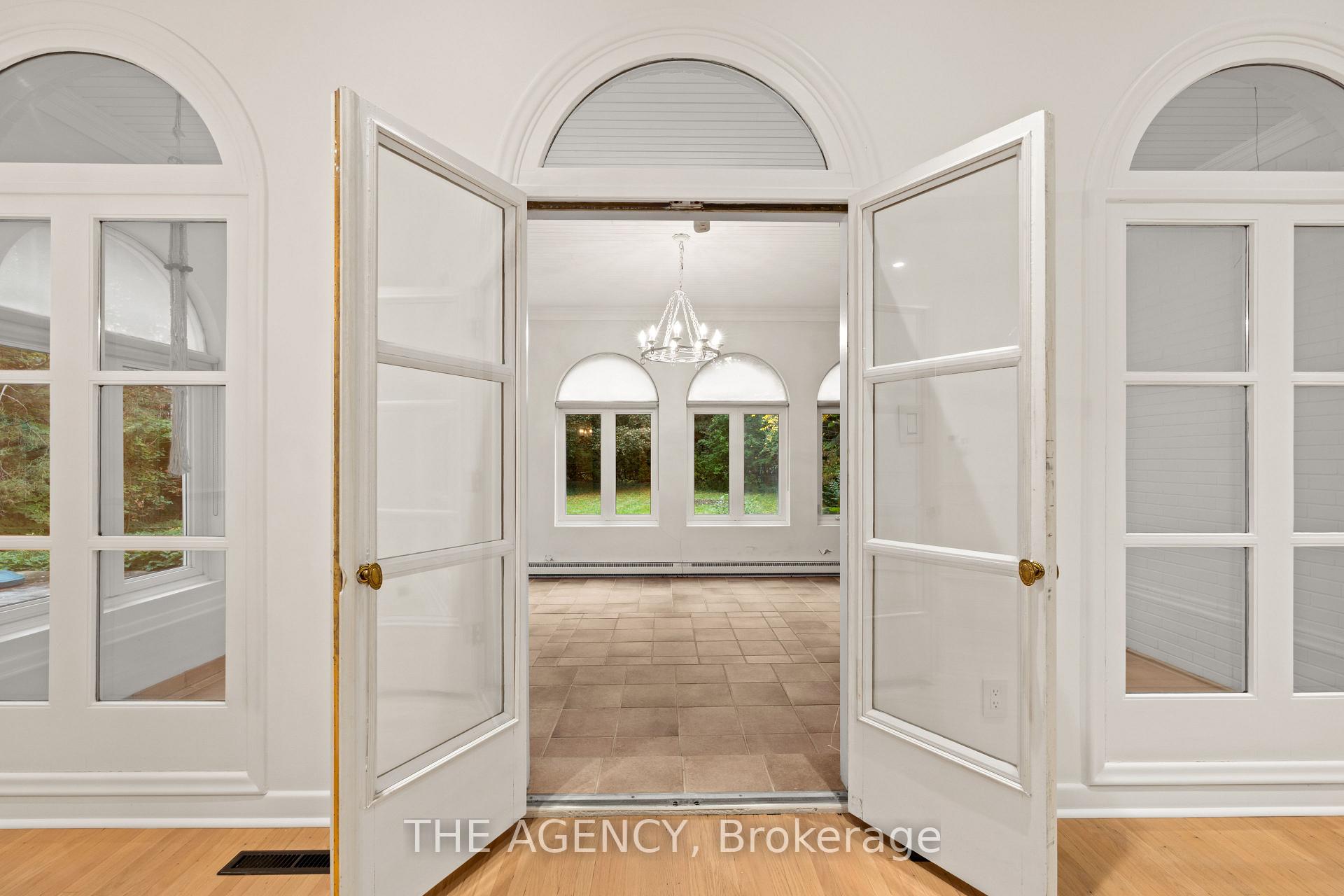 Photo 10 of 6 Gerald Street, North York, St. Andrew-Windfields — HOMEH