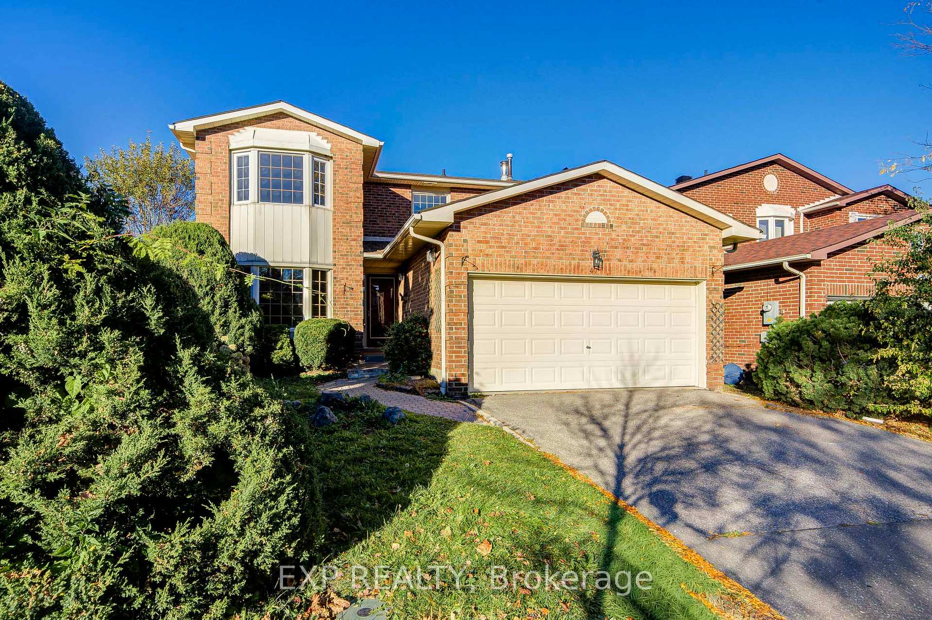 Photo 3 of 47 Longsword Drive, Scarborough, Agincourt North — HOMEH
