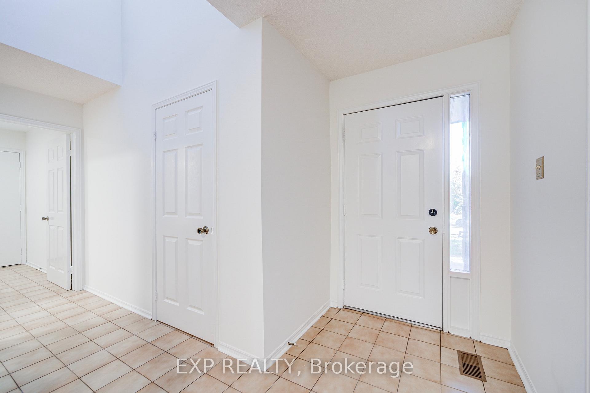 Photo 5 of 47 Longsword Drive, Scarborough, Agincourt North — HOMEH