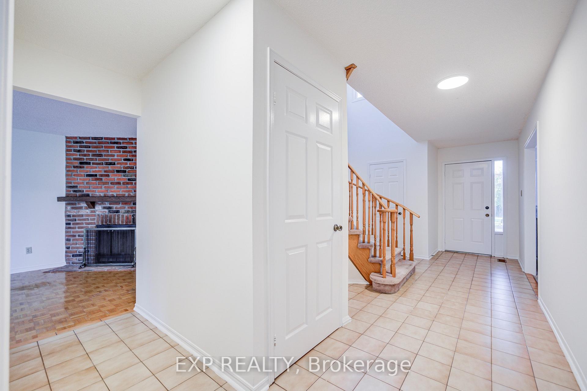 Photo 8 of 47 Longsword Drive, Scarborough, Agincourt North — HOMEH