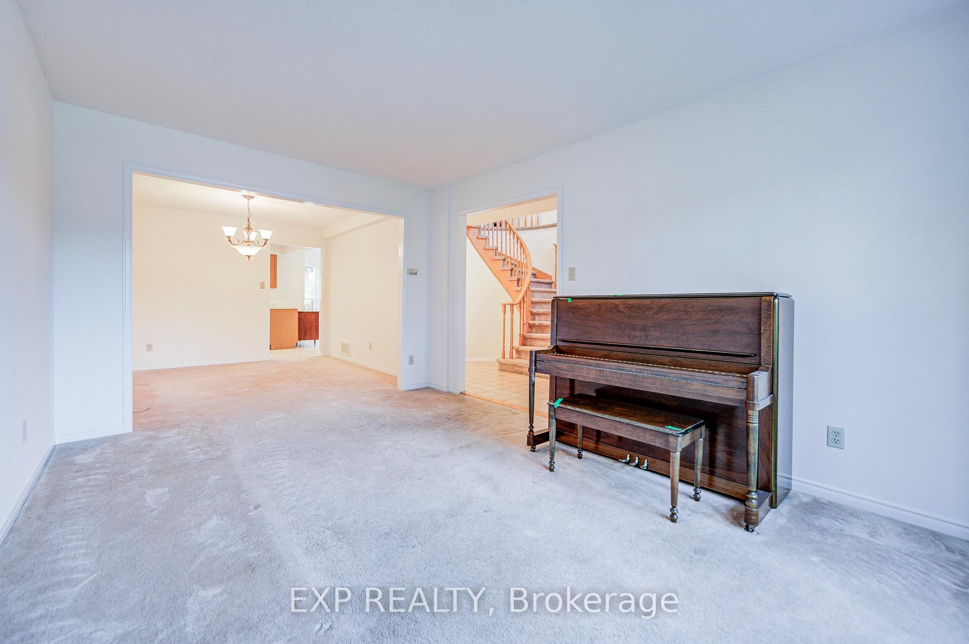 Photo 13 of 47 Longsword Drive, Scarborough, Agincourt North — HOMEH
