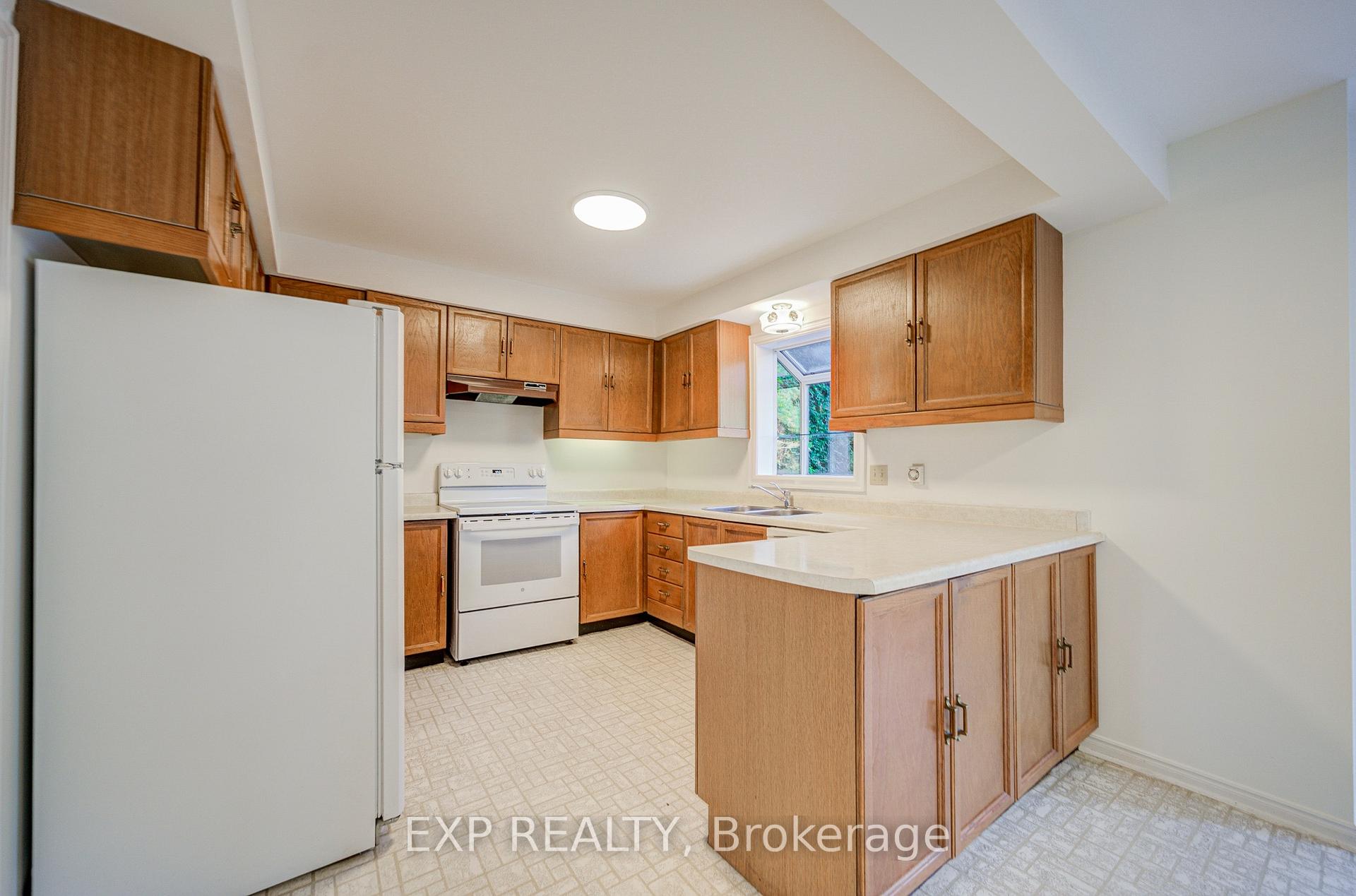 Photo 16 of 47 Longsword Drive, Scarborough, Agincourt North — HOMEH