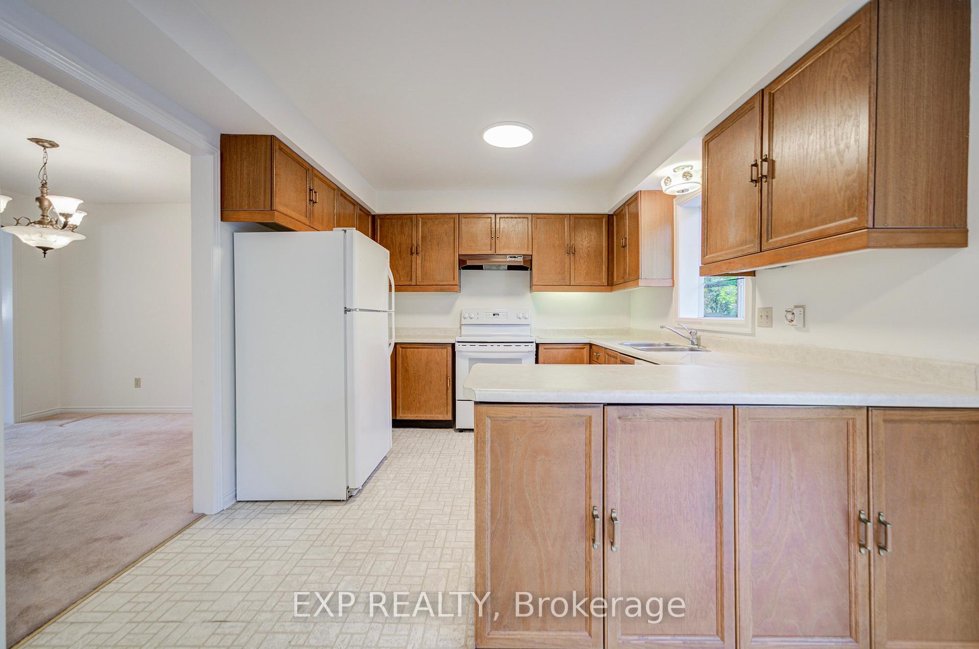 Photo 17 of 47 Longsword Drive, Scarborough, Agincourt North — HOMEH