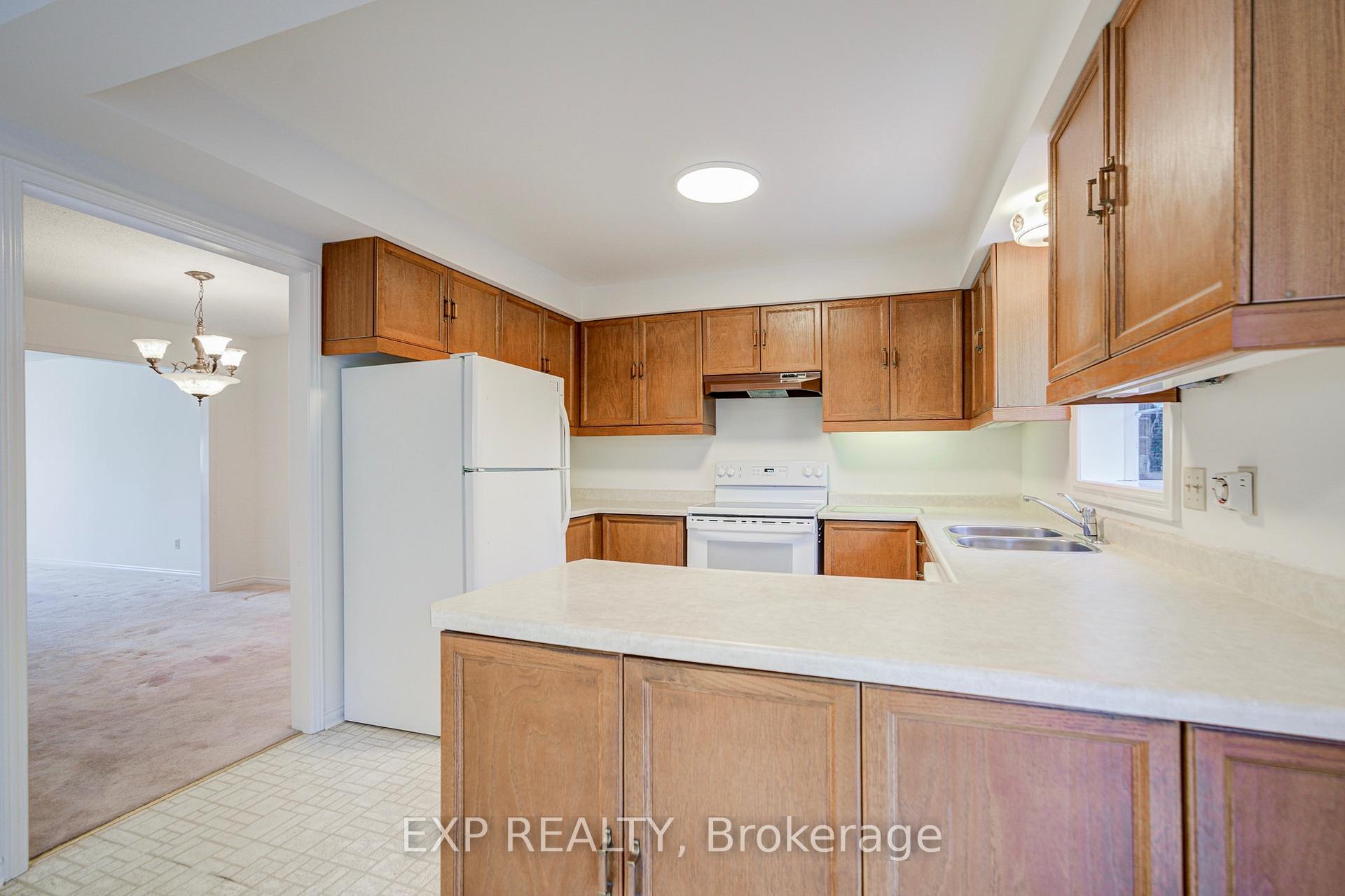Photo 18 of 47 Longsword Drive, Scarborough, Agincourt North — HOMEH