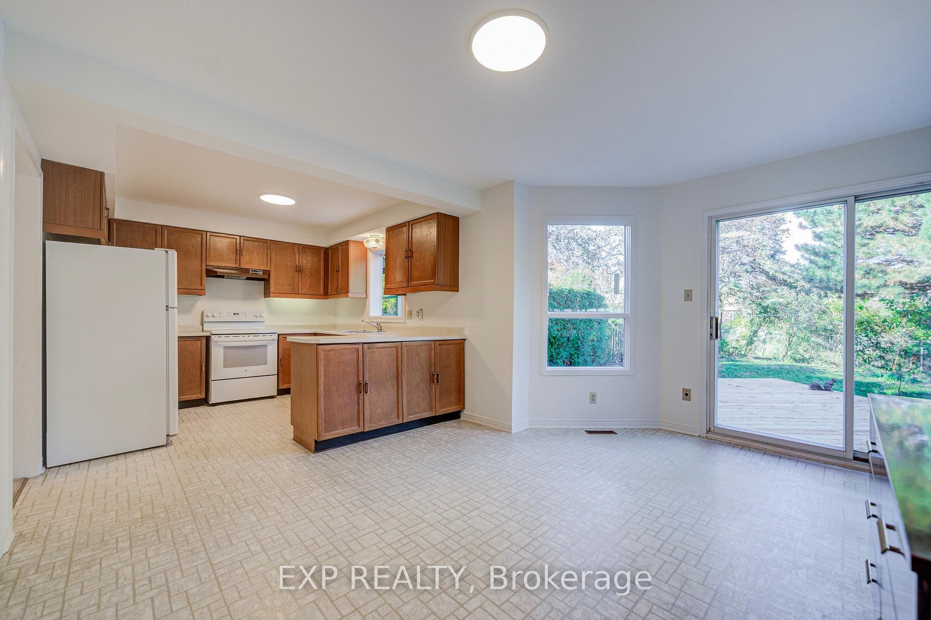 Photo 20 of 47 Longsword Drive, Scarborough, Agincourt North — HOMEH