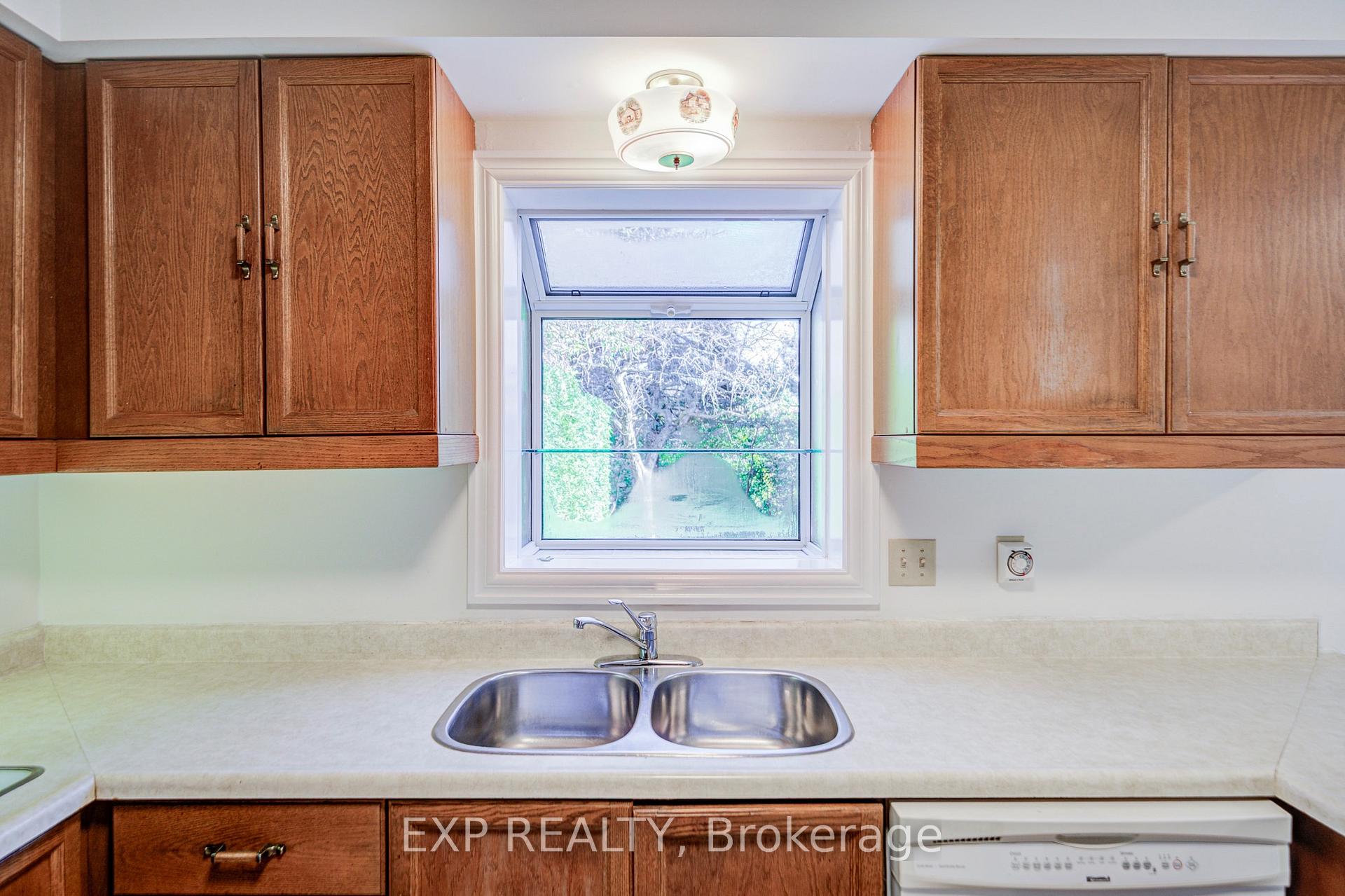 Photo 21 of 47 Longsword Drive, Scarborough, Agincourt North — HOMEH