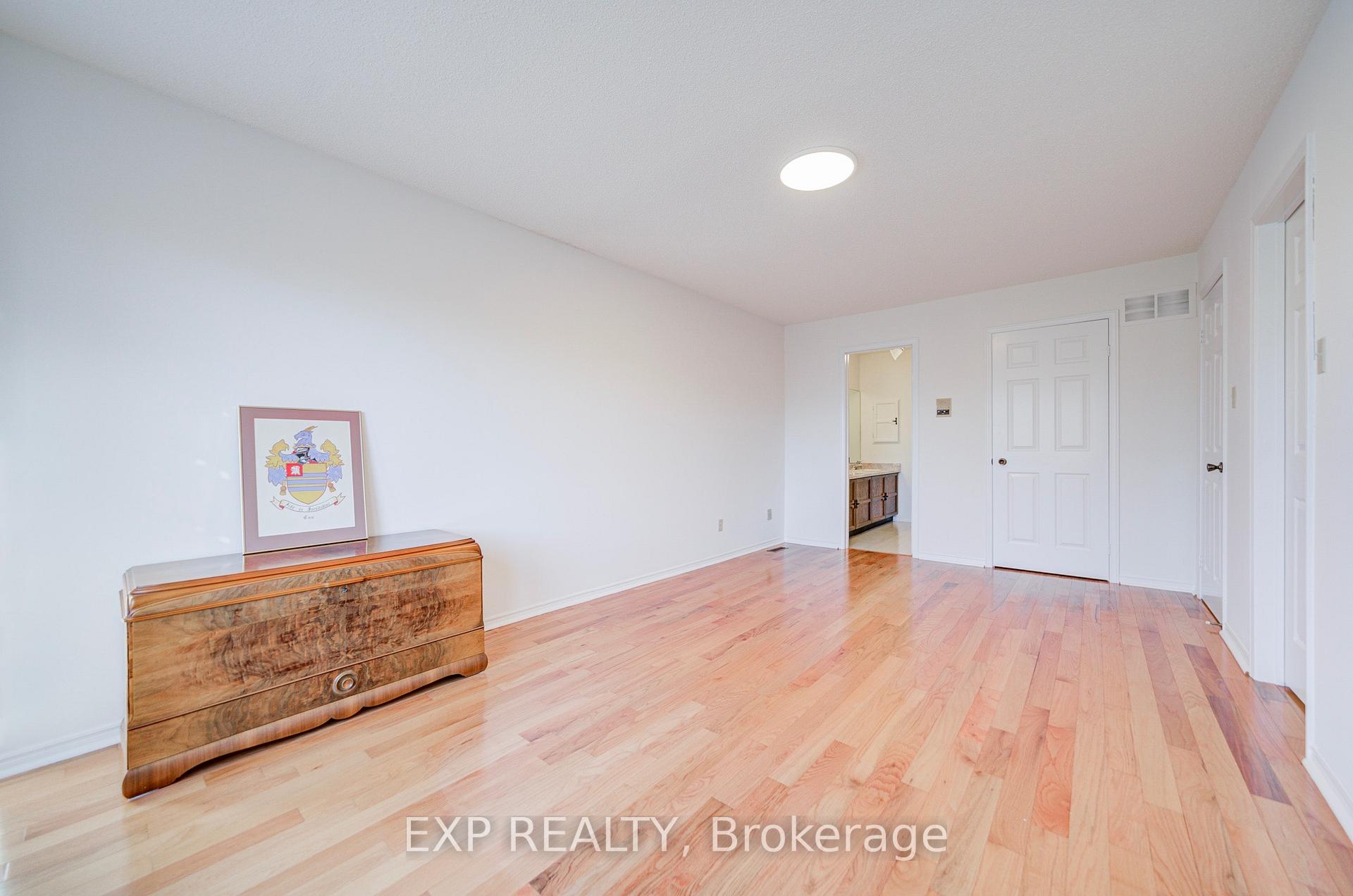Photo 32 of 47 Longsword Drive, Scarborough, Agincourt North — HOMEH