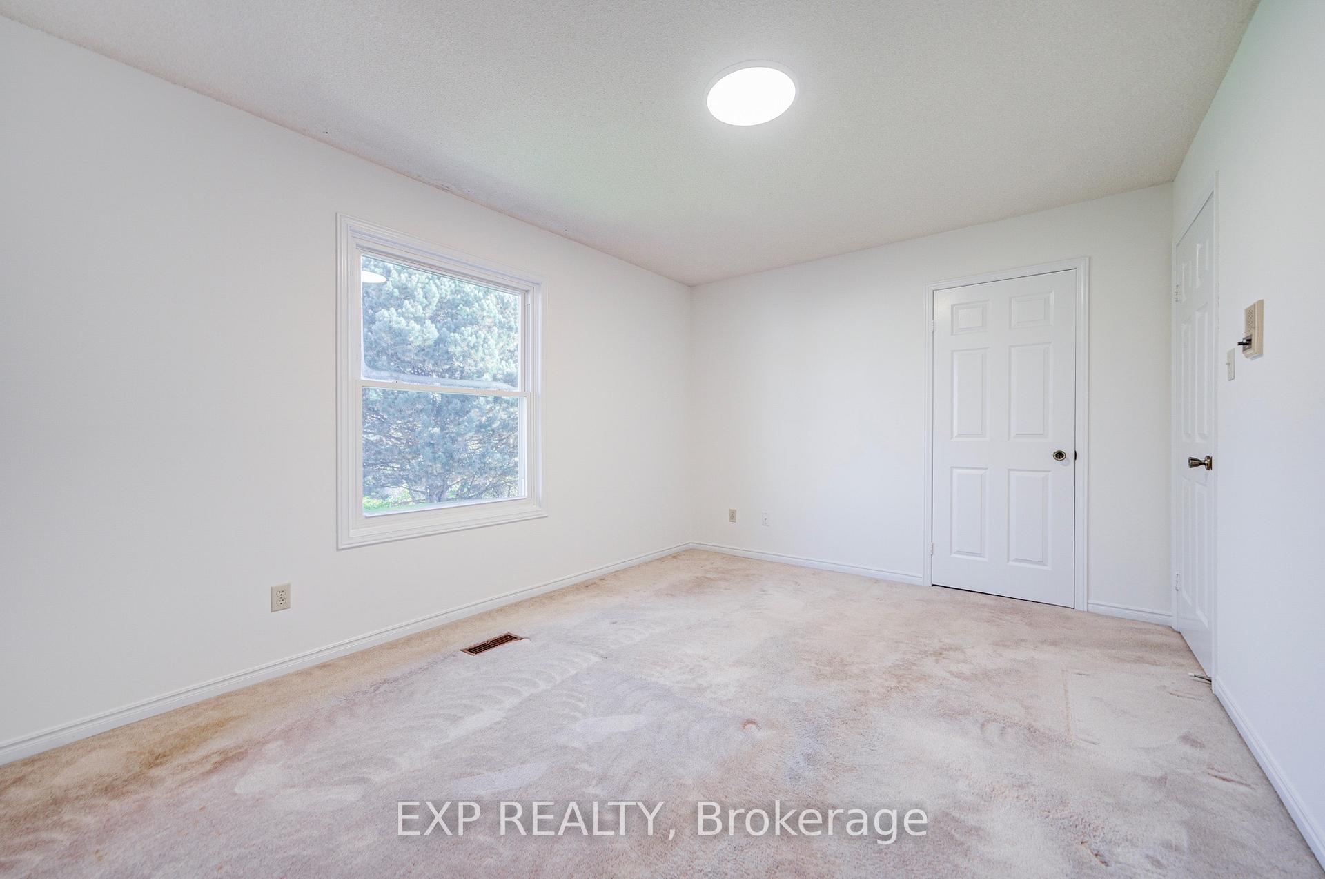 Photo 35 of 47 Longsword Drive, Scarborough, Agincourt North — HOMEH