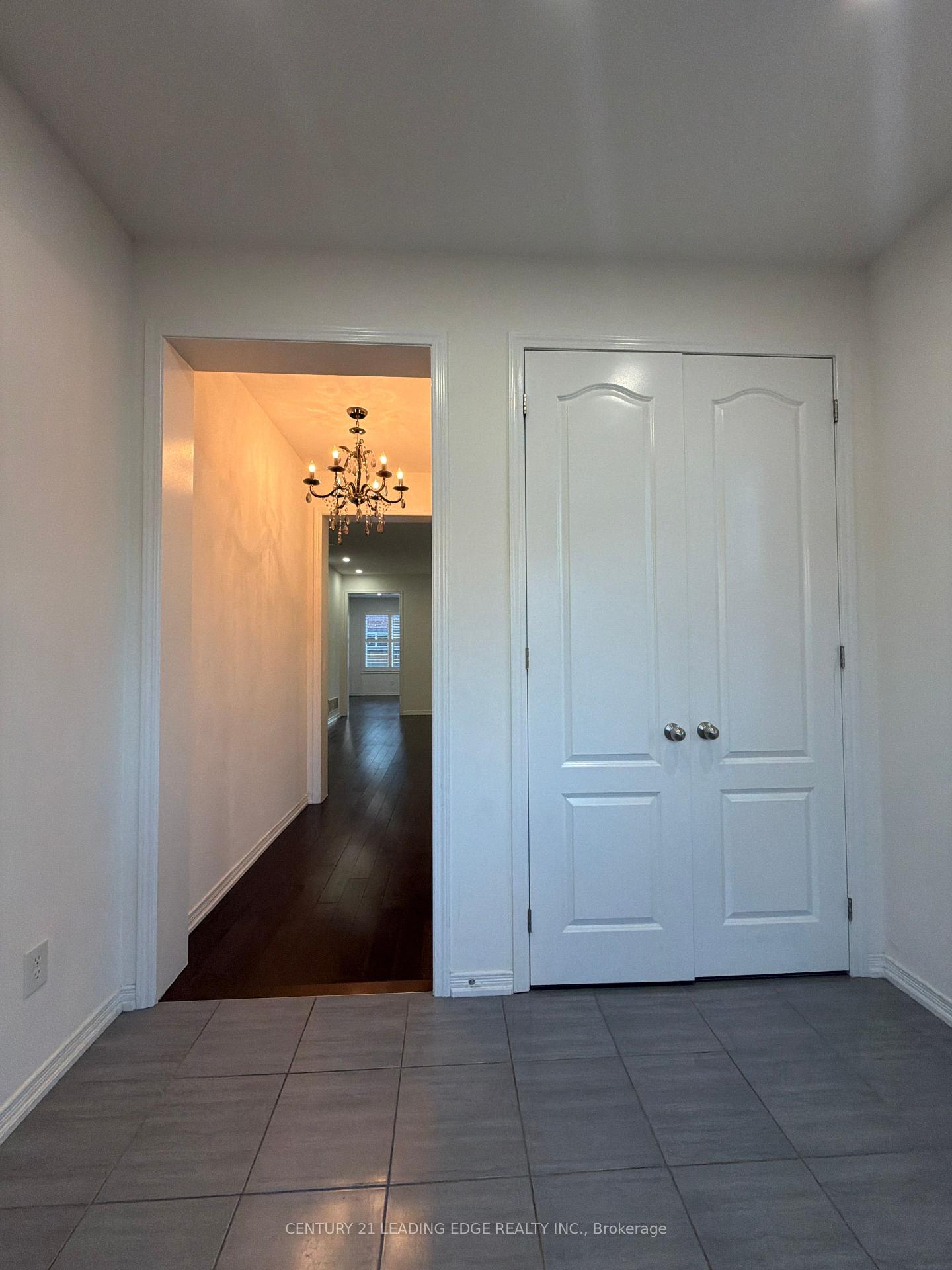 Photo 3 of Unit Main, 2432 Equestrian Crescent, Oshawa, Windfields — HOMEH