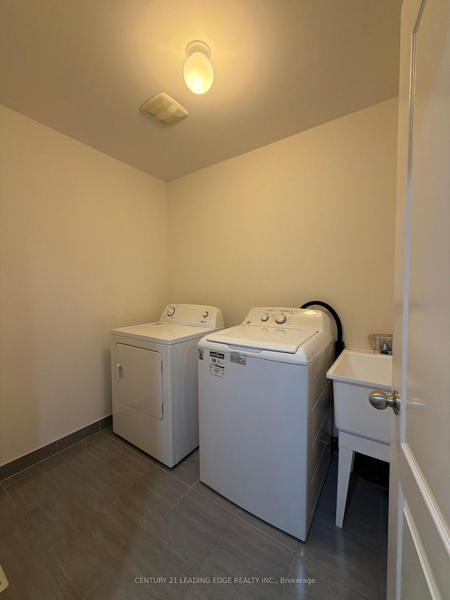 Photo 25 of Unit Main, 2432 Equestrian Crescent, Oshawa, Windfields — HOMEH
