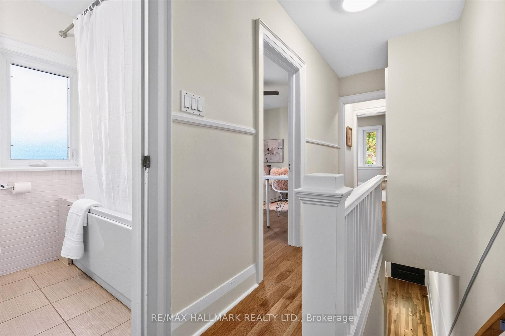 Photo 12 of 384A Montrose Avenue, Toronto, Palmerston-Little Italy — HOMEH
