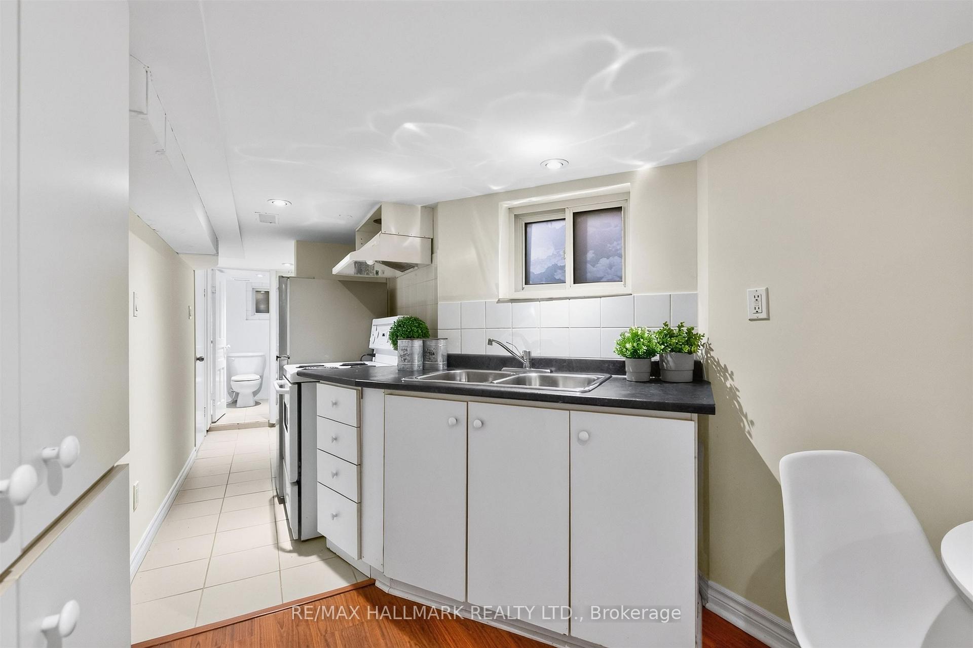 Photo 25 of 384A Montrose Avenue, Toronto, Palmerston-Little Italy — HOMEH
