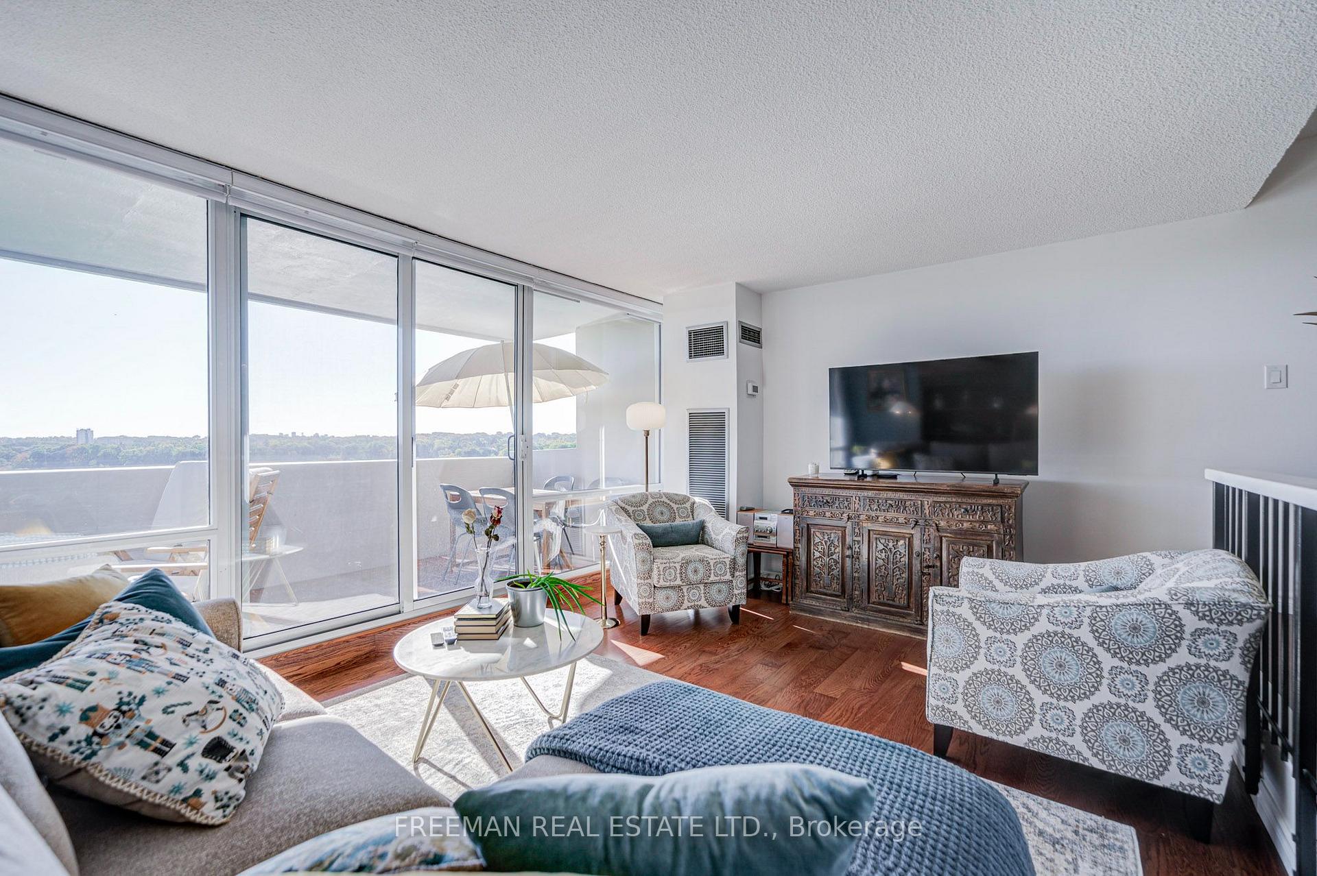 Photo 10 of Unit 1612, 240 Scarlett Road, Toronto, Rockcliffe-Smythe — HOMEH