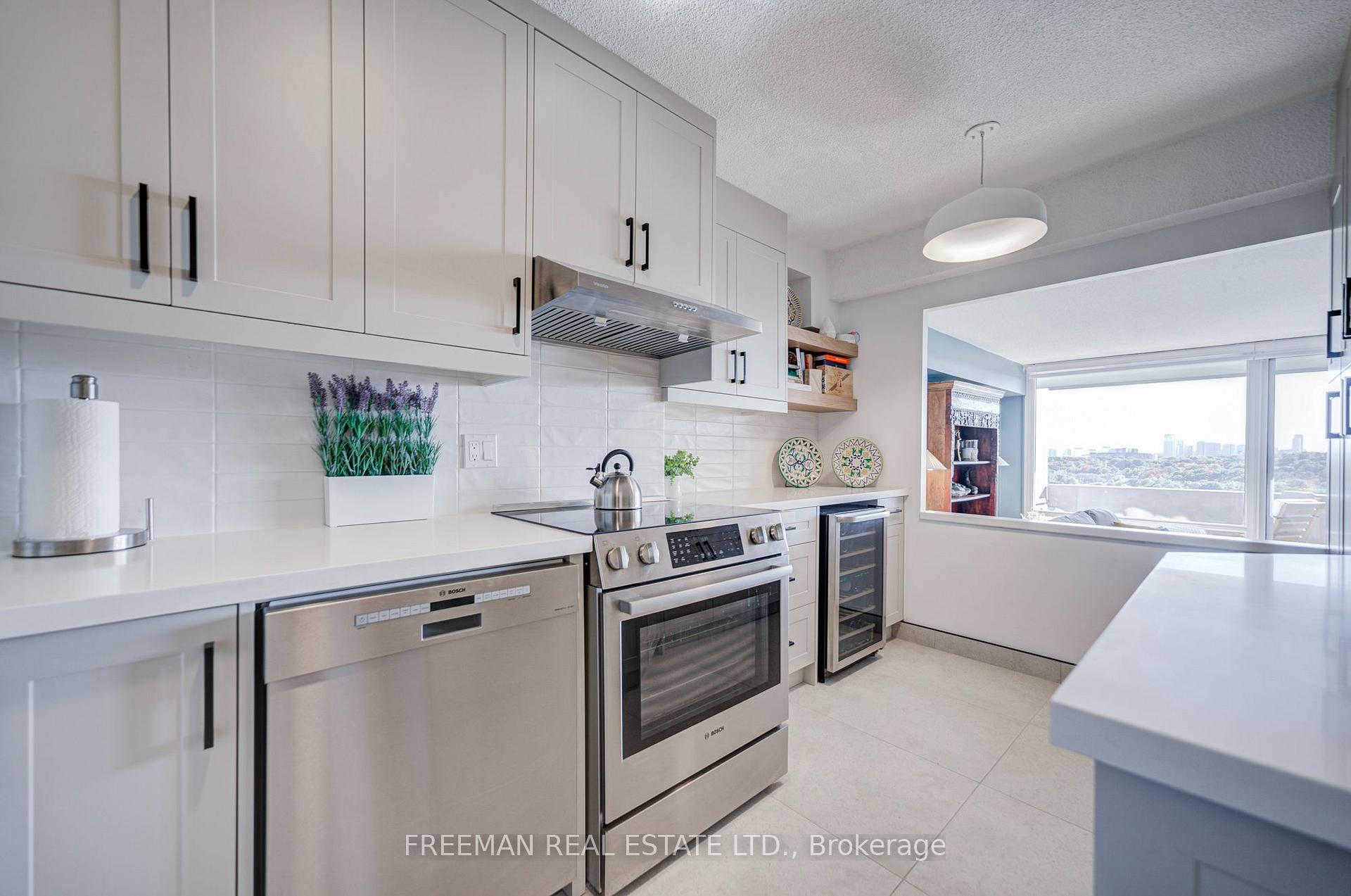 Photo 11 of Unit 1612, 240 Scarlett Road, Toronto, Rockcliffe-Smythe — HOMEH