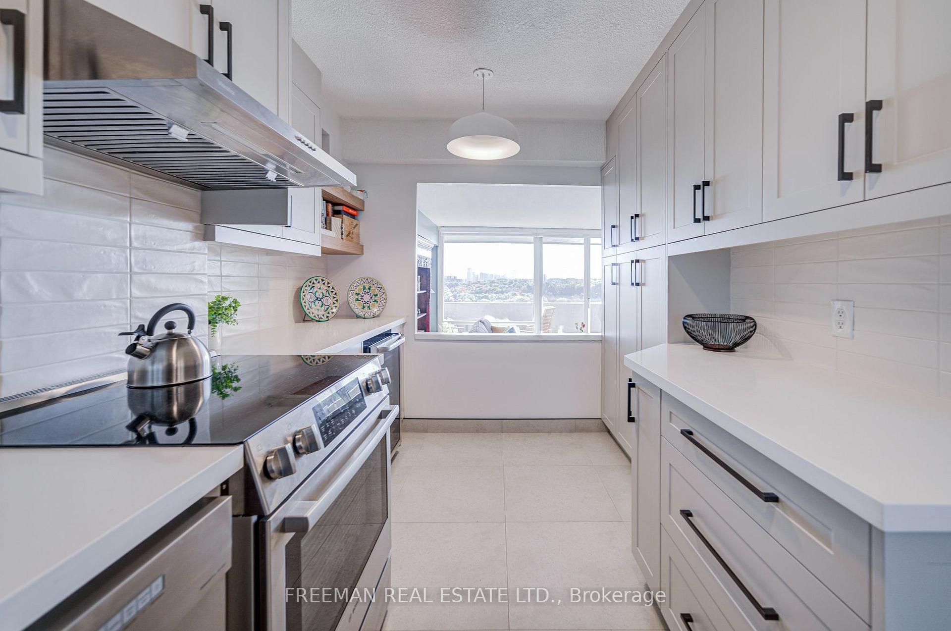 Photo 12 of Unit 1612, 240 Scarlett Road, Toronto, Rockcliffe-Smythe — HOMEH