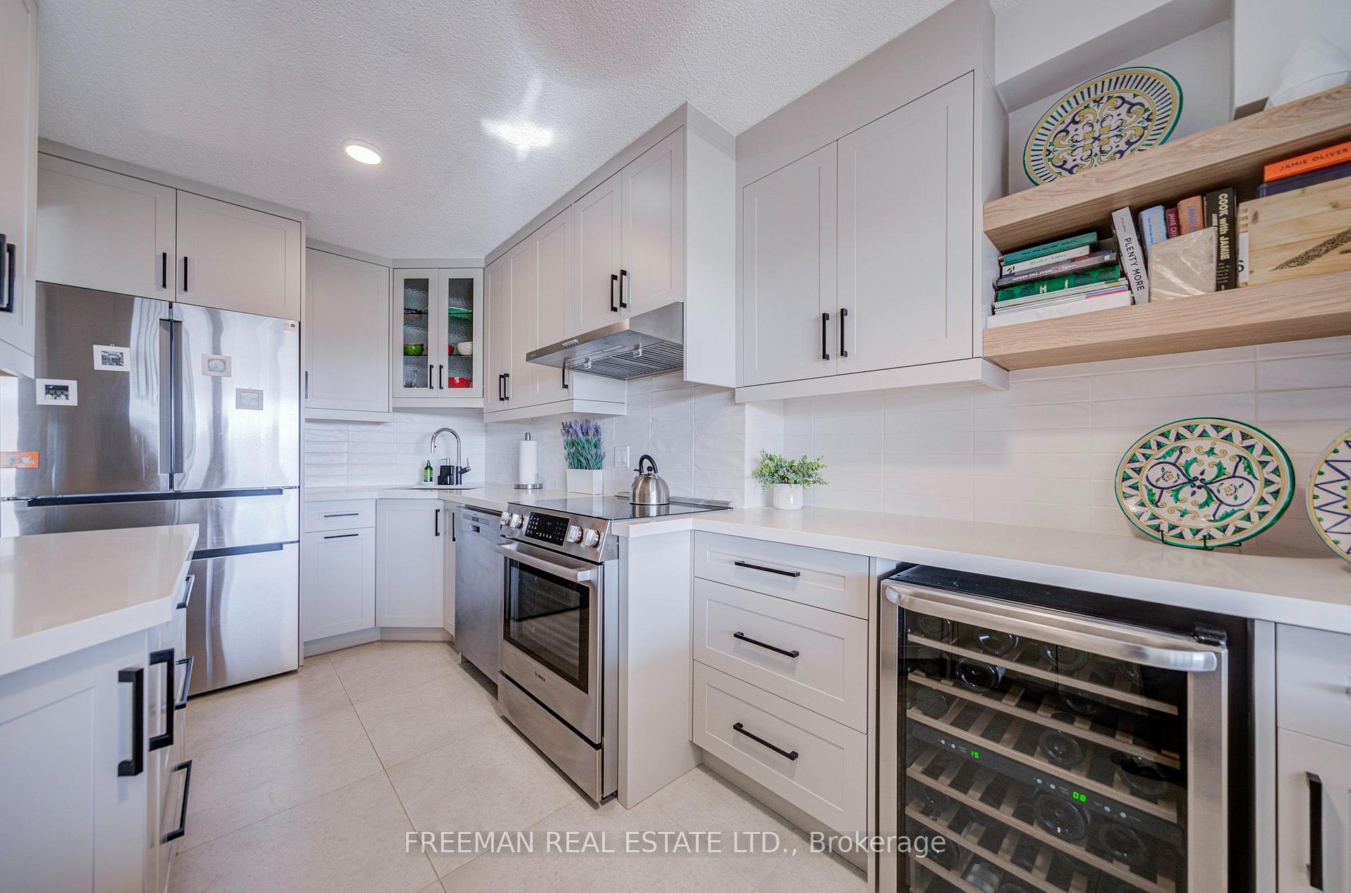 Photo 13 of Unit 1612, 240 Scarlett Road, Toronto, Rockcliffe-Smythe — HOMEH