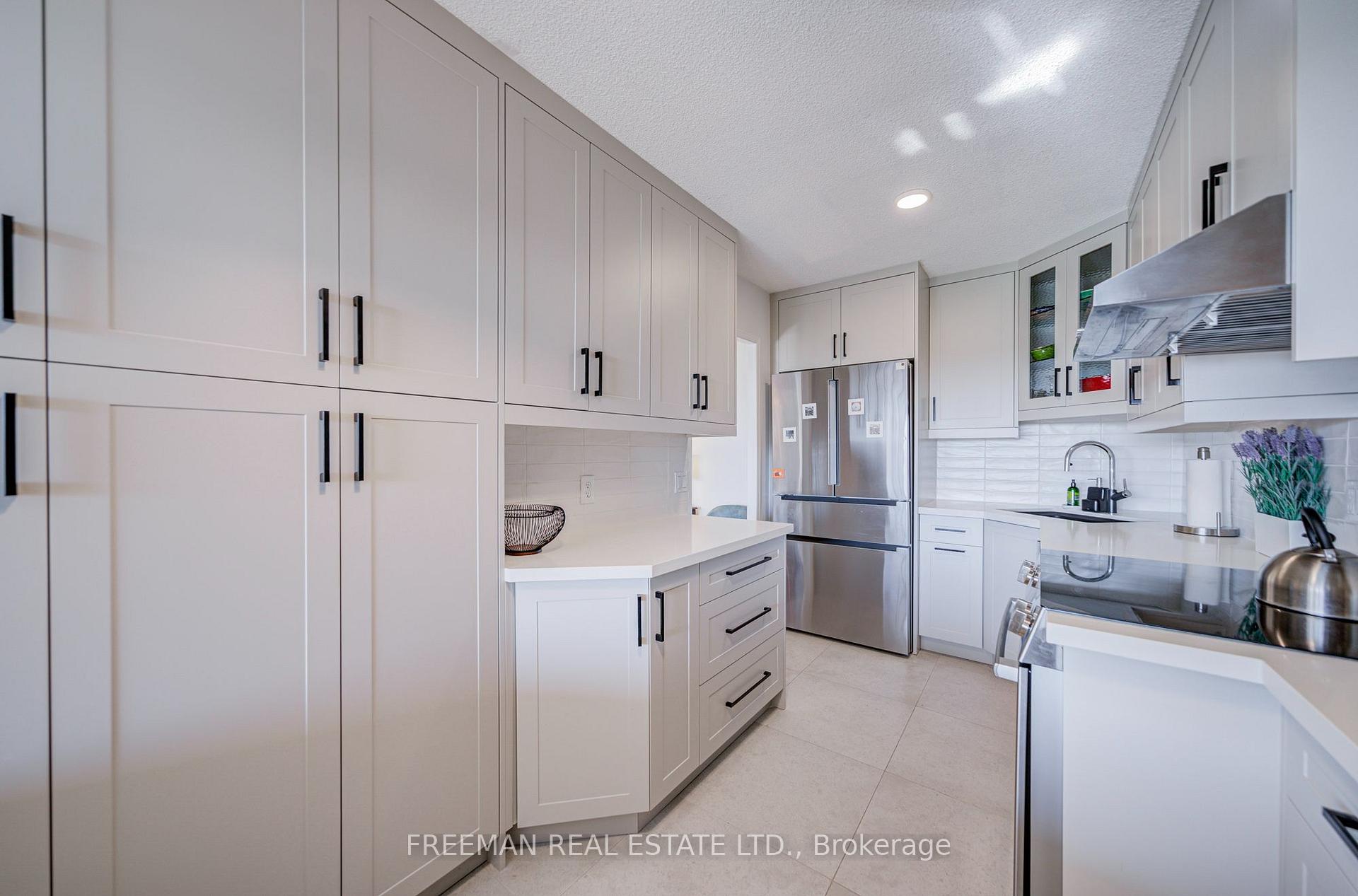 Photo 15 of Unit 1612, 240 Scarlett Road, Toronto, Rockcliffe-Smythe — HOMEH