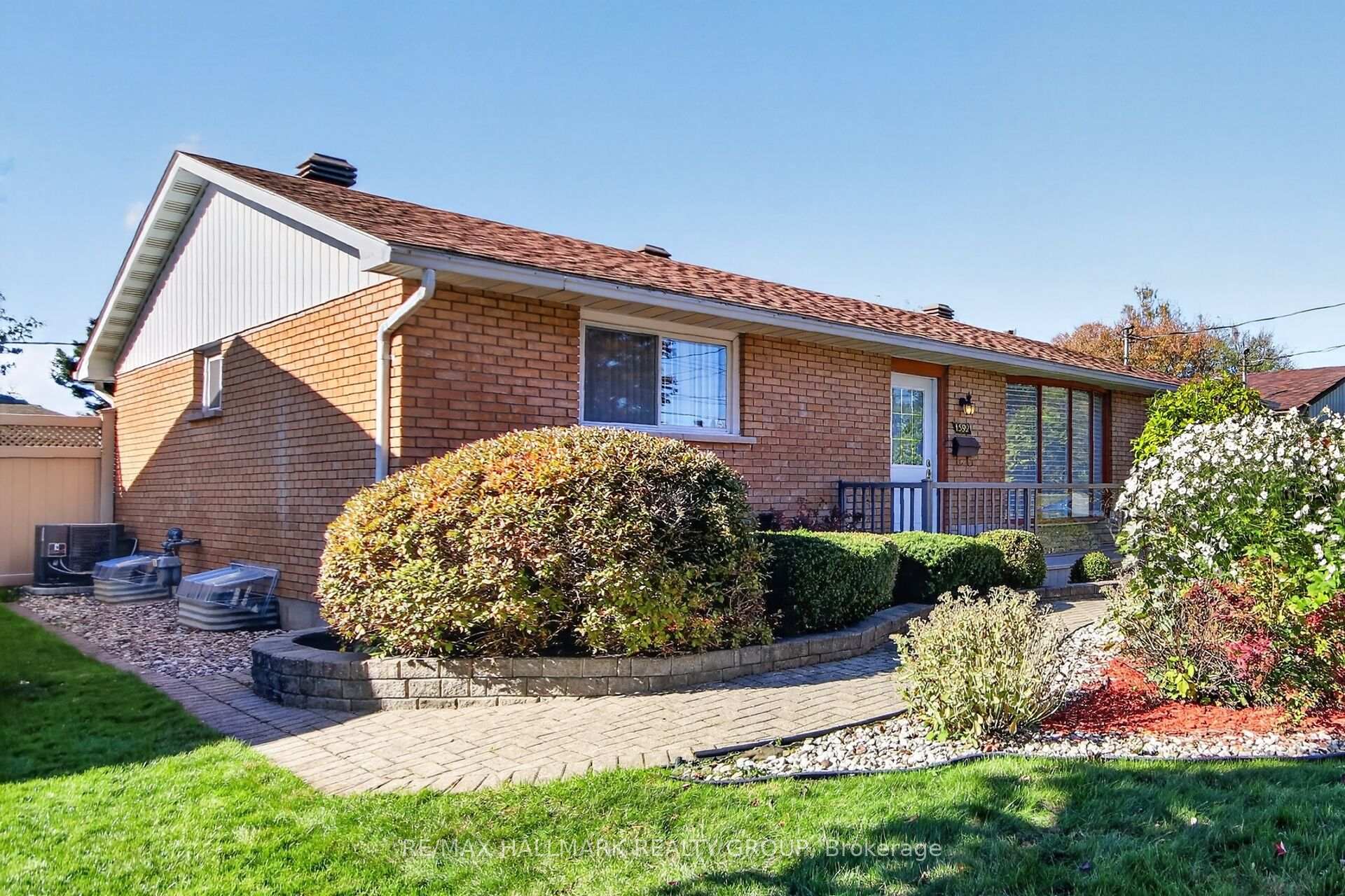 Photo 1 of 1592 Maxime Street, Ottawa, Pineview — HOMEH