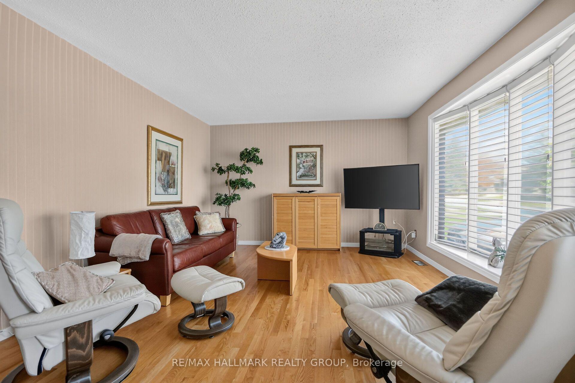 Photo 11 of 1592 Maxime Street, Ottawa, Pineview — HOMEH