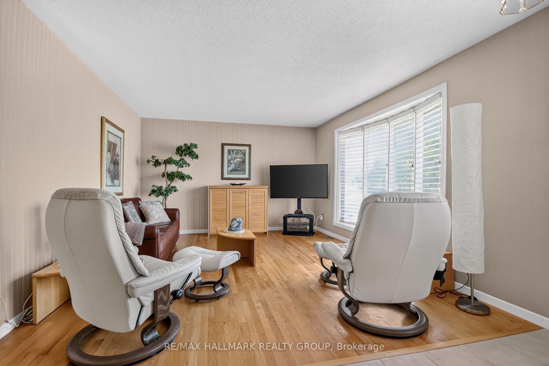 Photo 12 of 1592 Maxime Street, Ottawa, Pineview — HOMEH