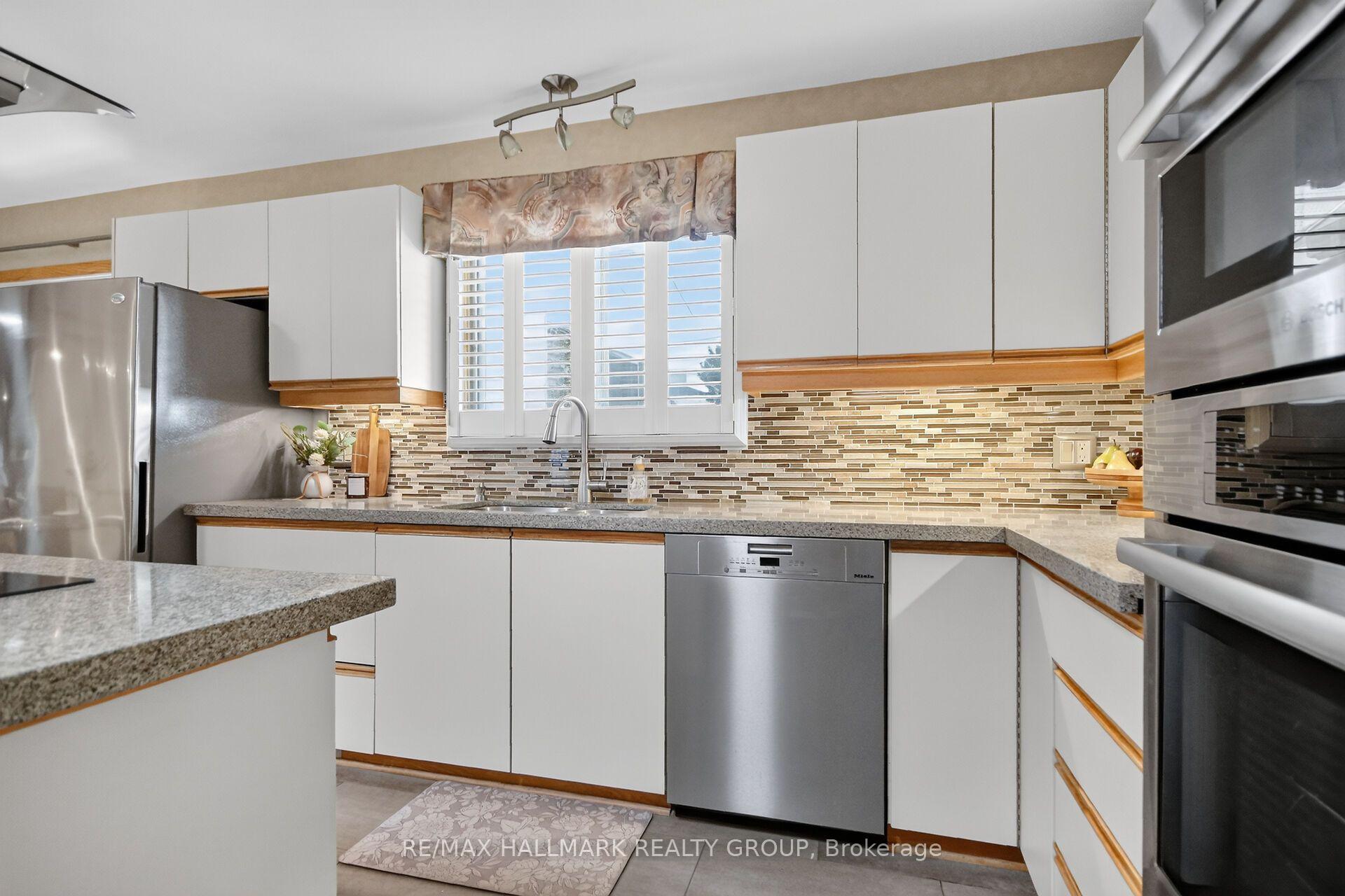 Photo 16 of 1592 Maxime Street, Ottawa, Pineview — HOMEH